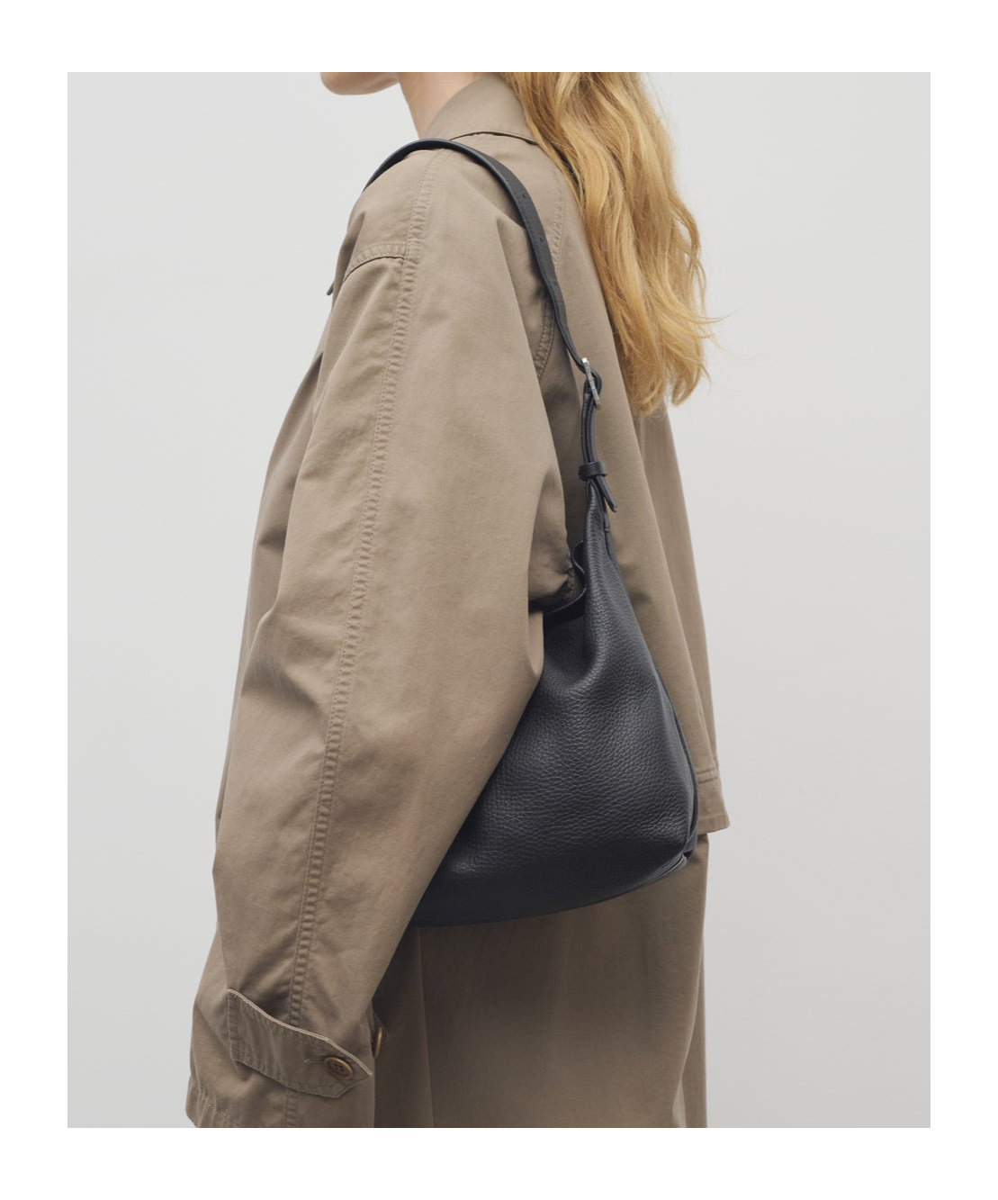 The Row Isa Shoulder Bag In Black