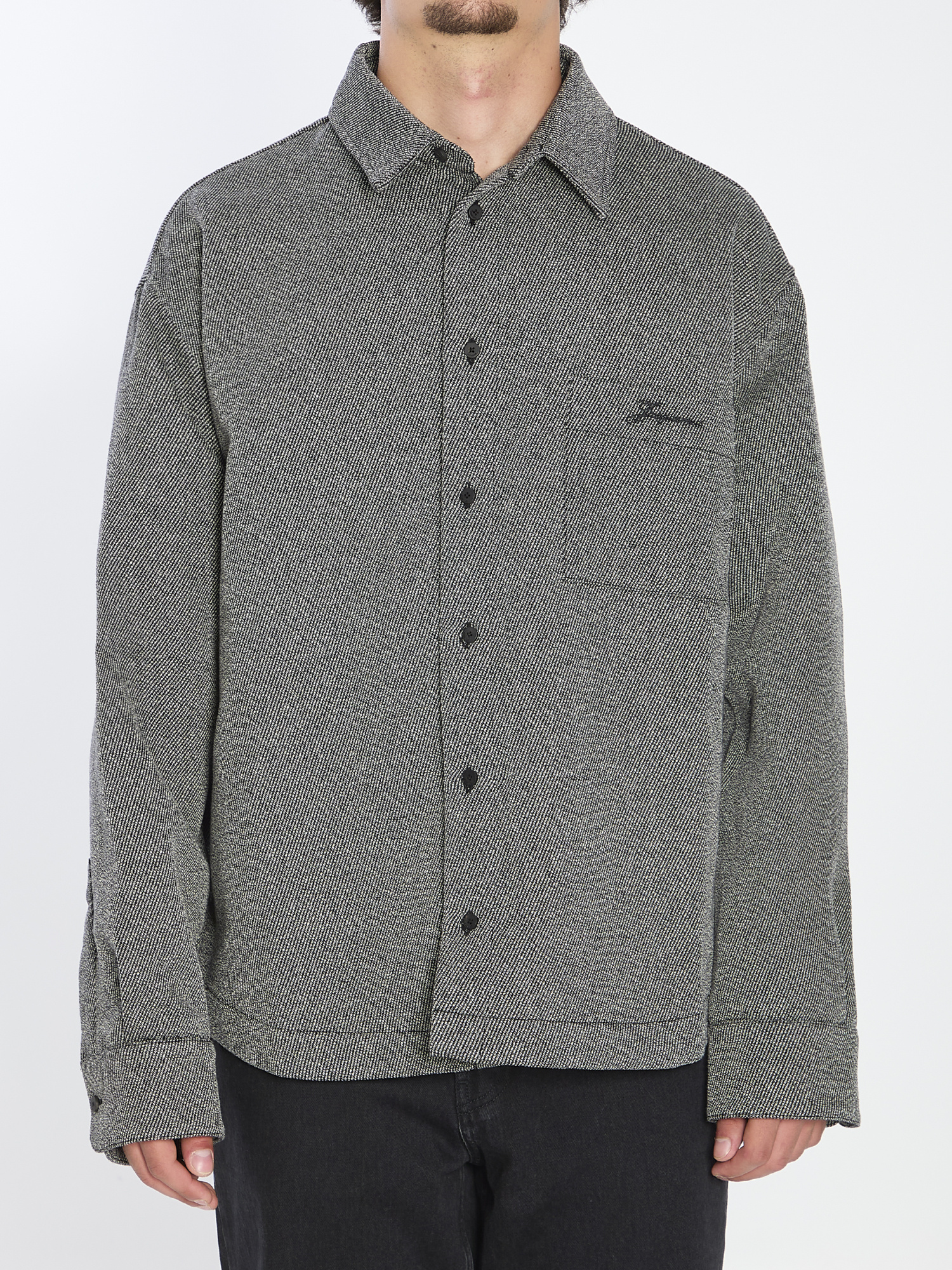 Jacquemus Molino Pointed-collar Buttoned Shirt Jacket In Gray