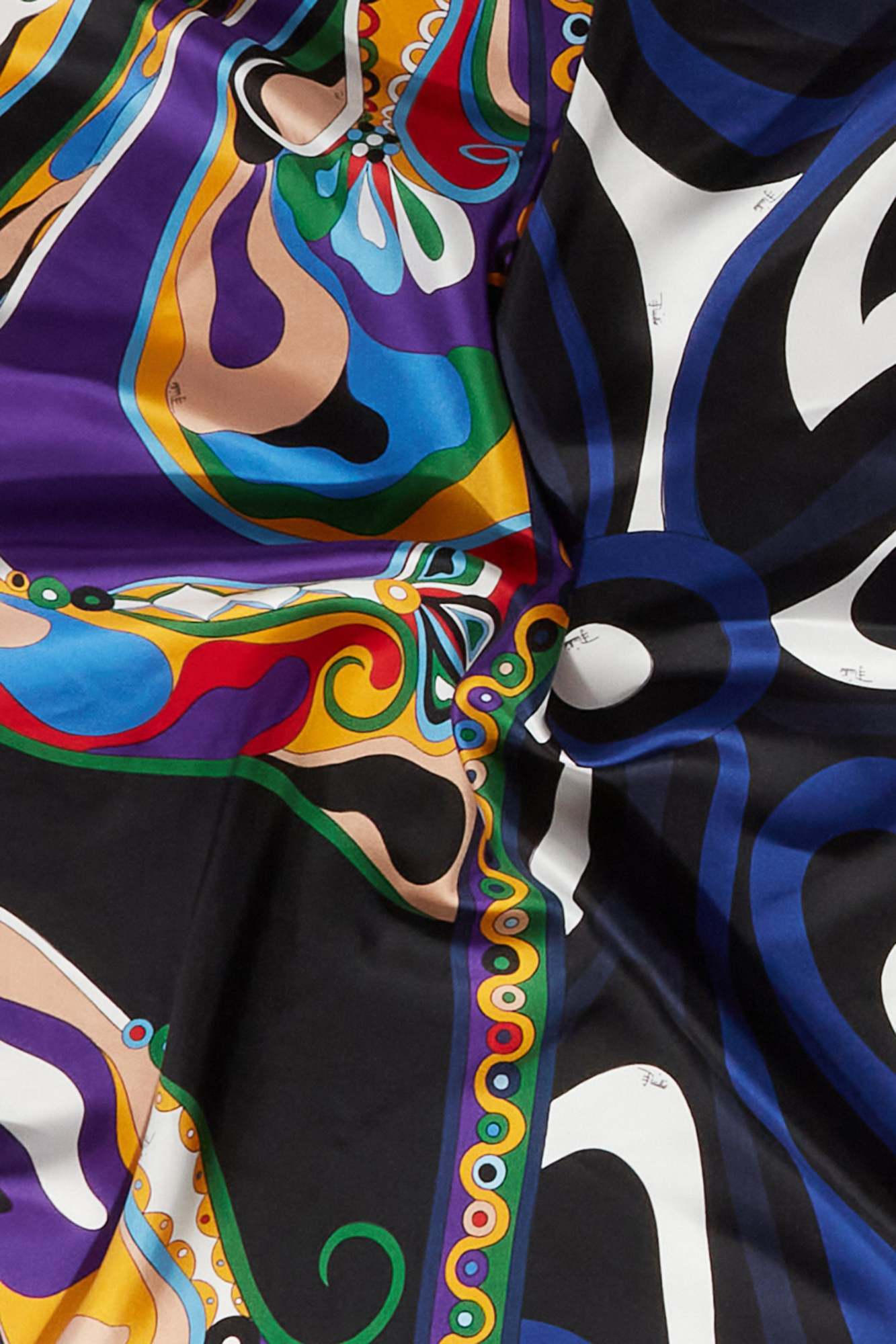 EMILIO PUCCI PRINTED LARGE SQUARE TOWEL