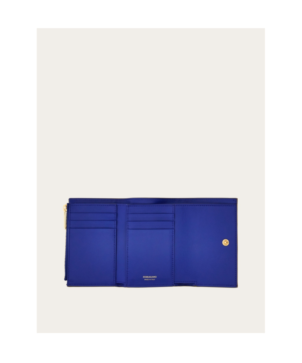 Ferragamo Hug Two-color Wallet In Green