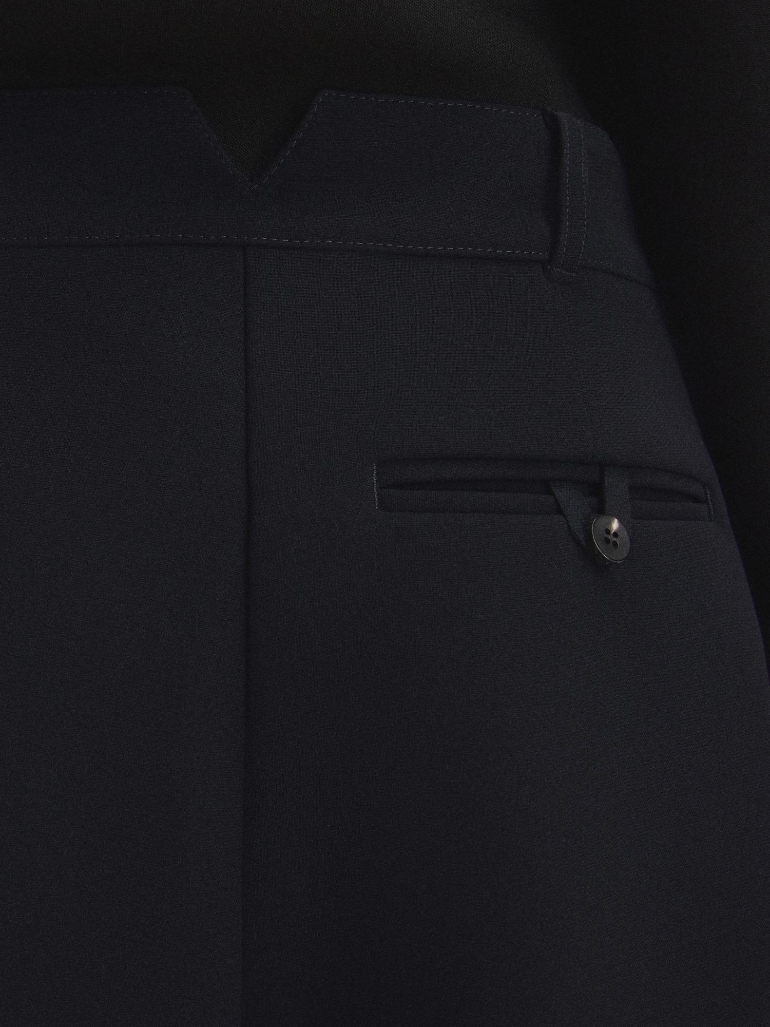 Jacquemus Curved Bermudas In Black