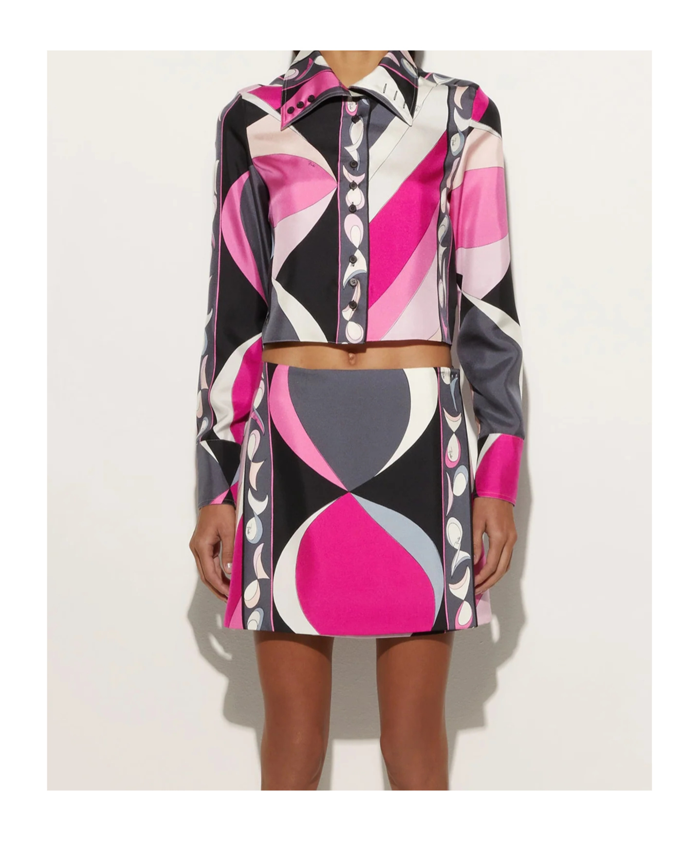 Pucci Pesci Print Cropped Silk Shirt In Black And Fuchsia