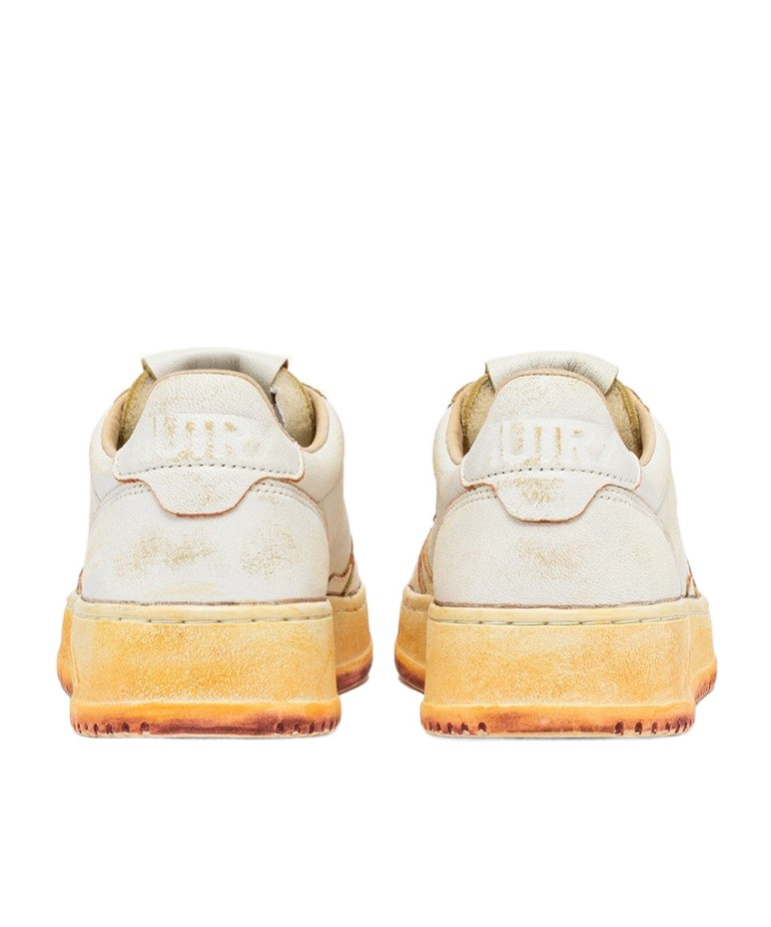 Autry Super Vintage Sneakers In Nude