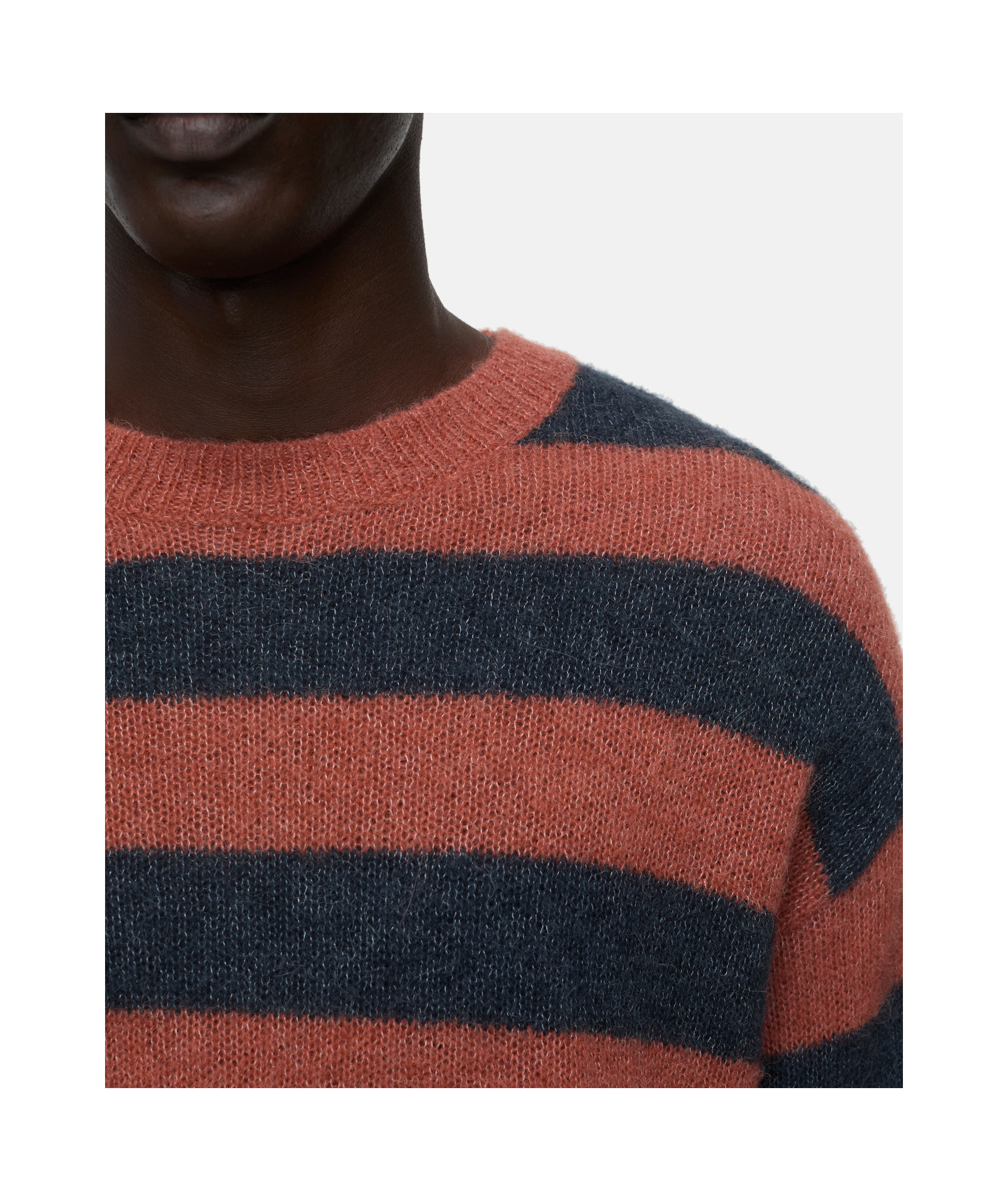 Closed Round-neck Pullover In Black