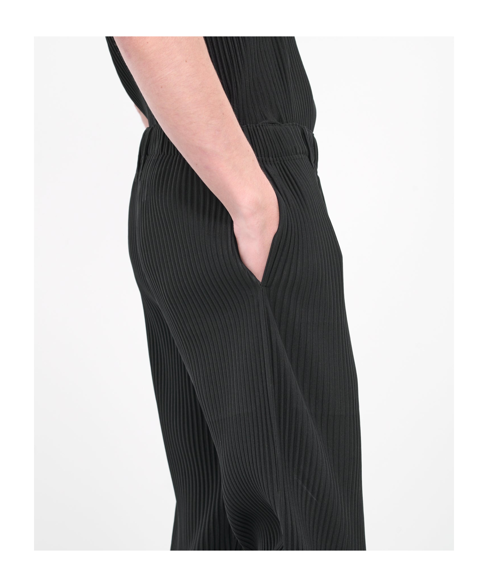 Issey Miyake Basic Tapered Plissé Trousers In Black
