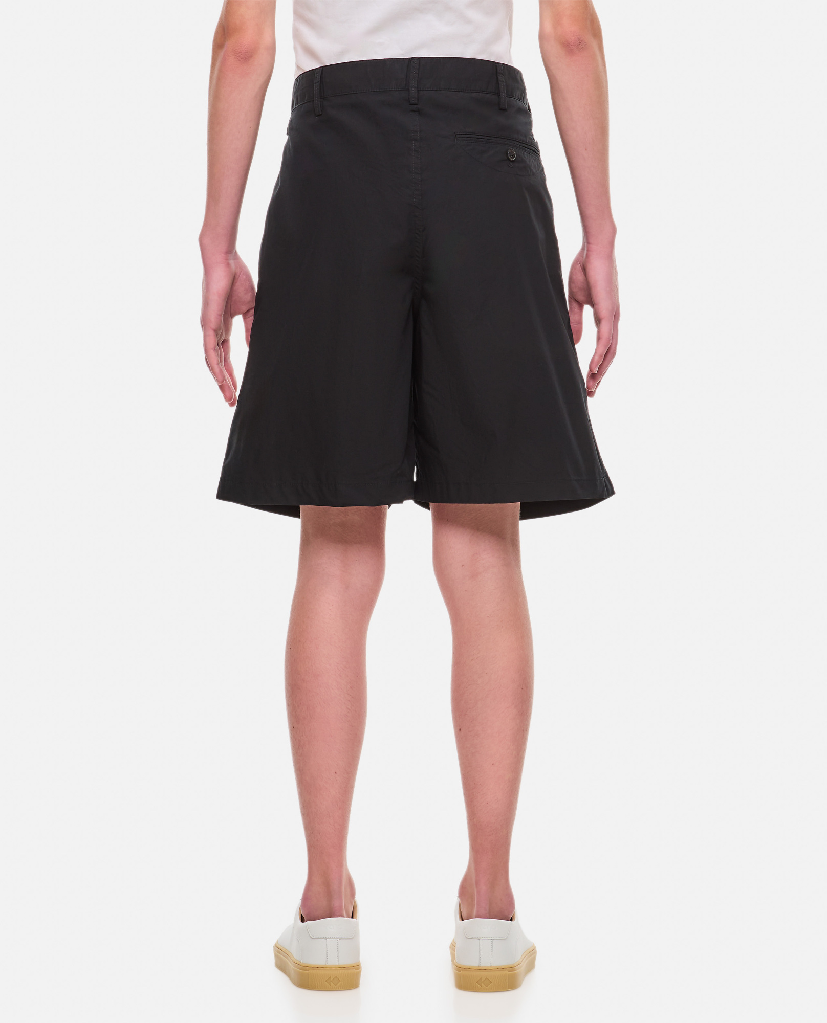 Closed Pleated Detail Shorts In Black