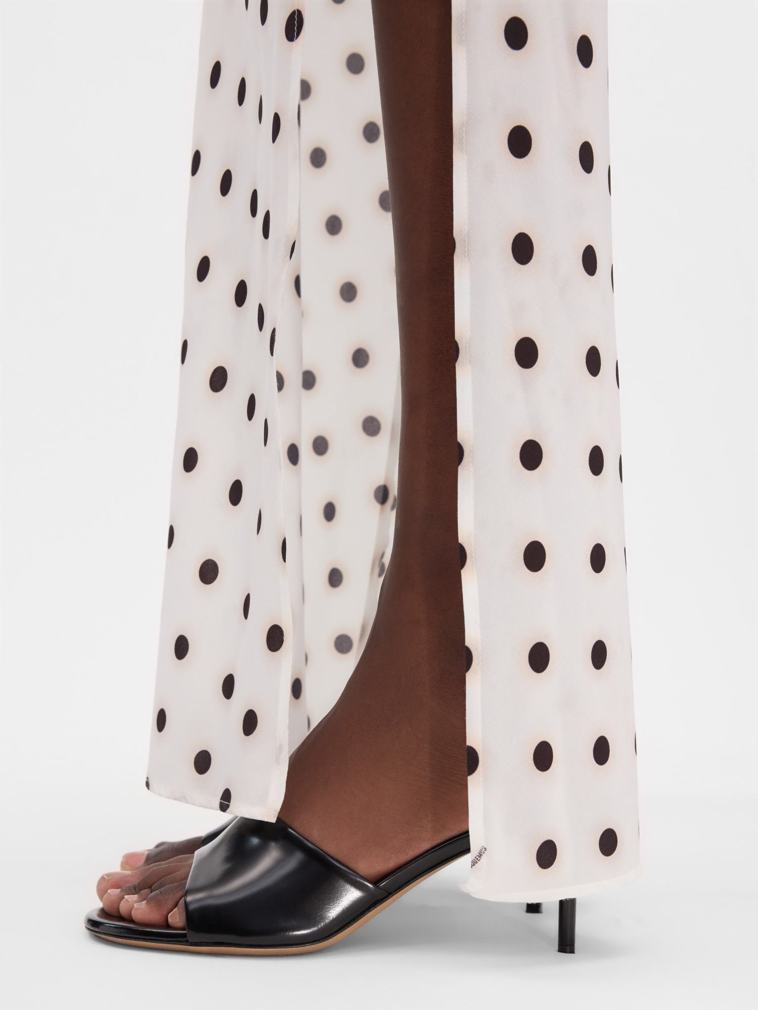 Jacquemus Round-toe Mules In Black