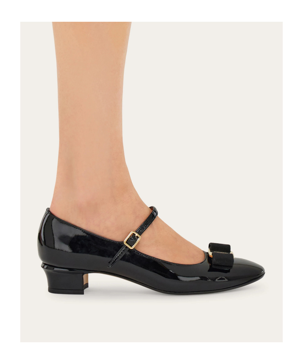 Ferragamo Mary Jane With Vara Bow In Black
