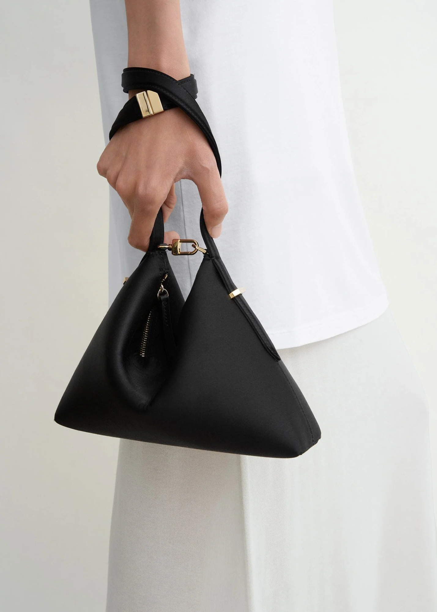 Totême Ribbon Wristlet Tote In Black
