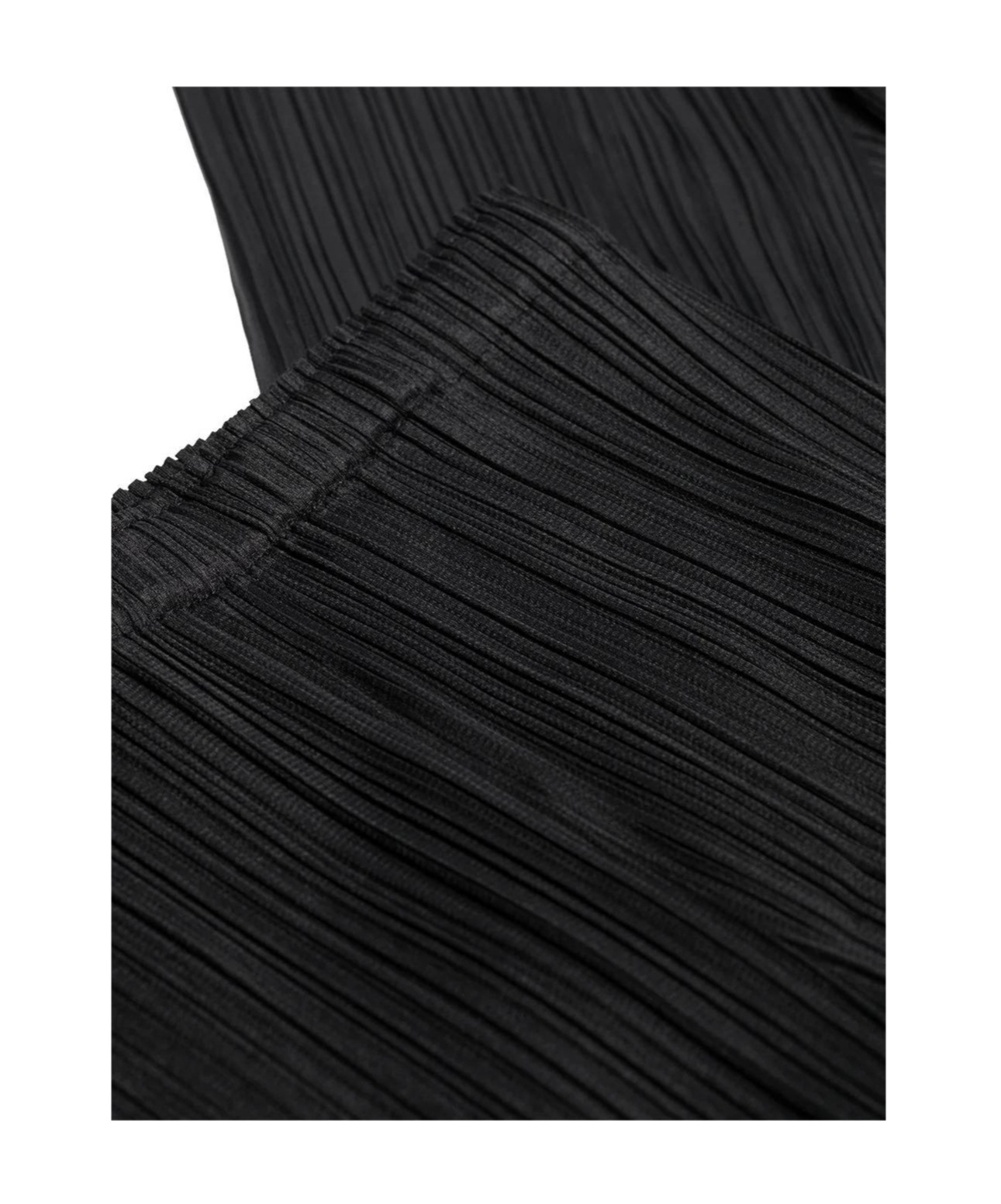 Issey Miyake Stright-leg Pleated Trousers In Black
