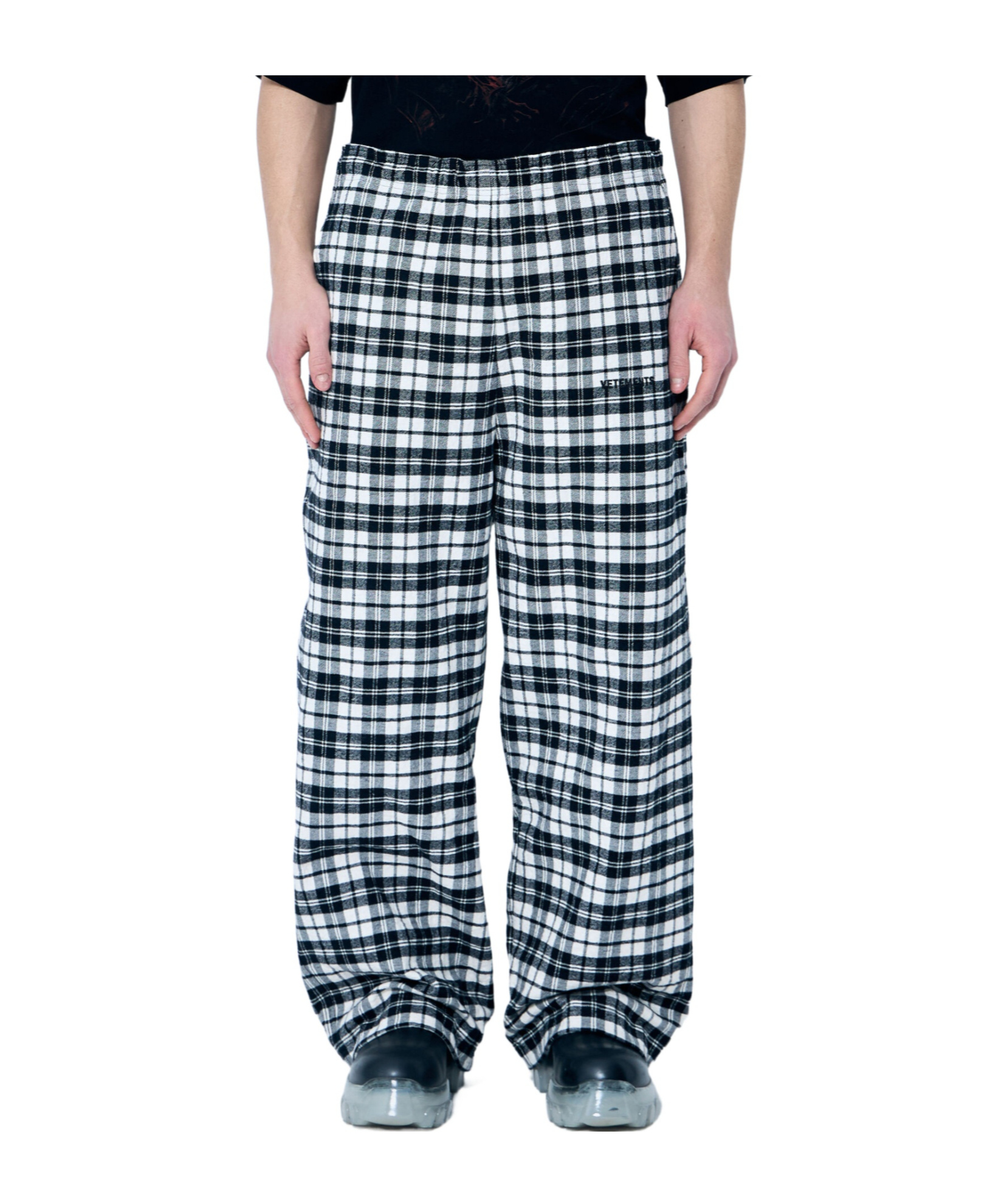 Vetements Men Metalized Wrinkled Pyjama Pants In Black