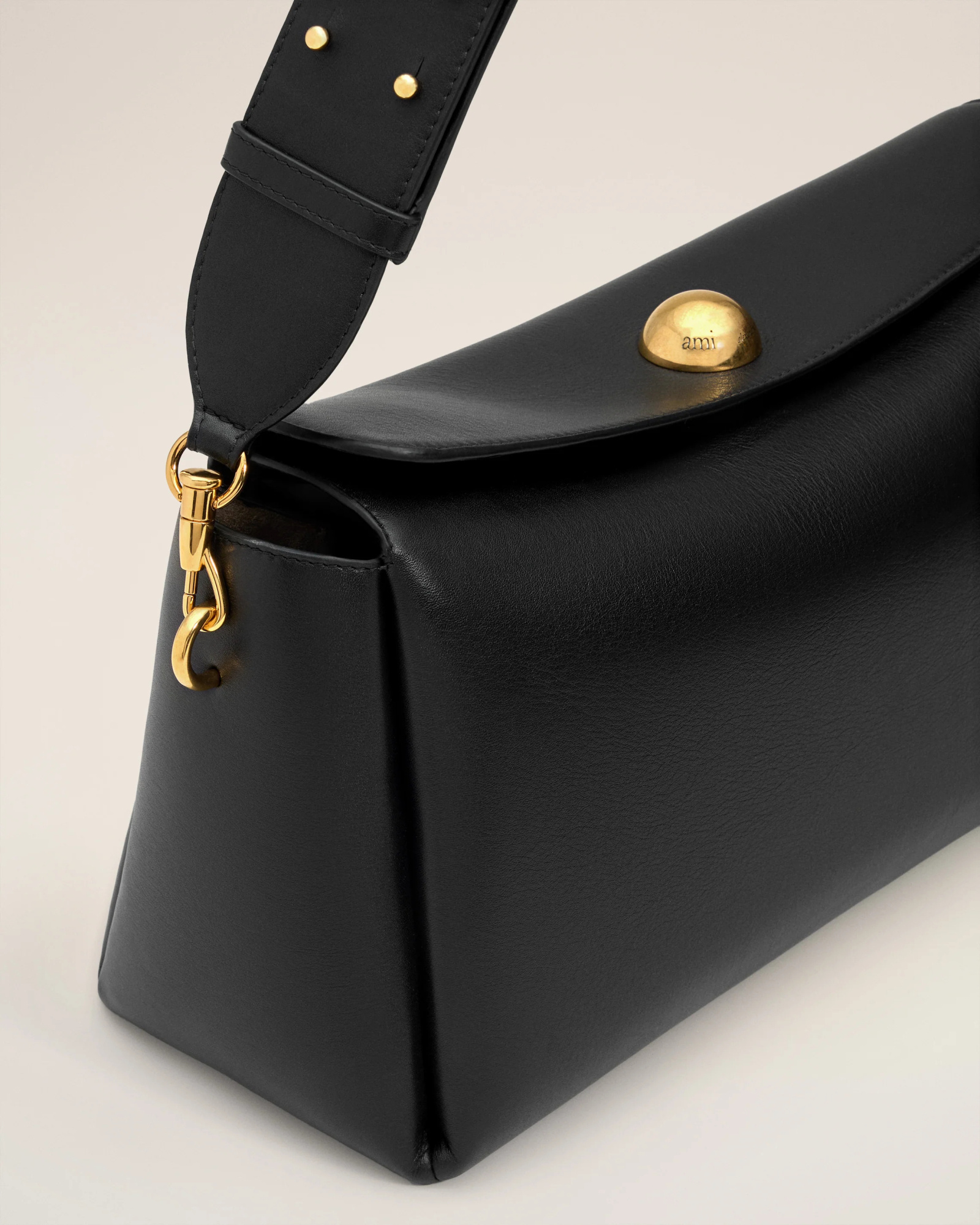 Ami Alexandre Mattiussi Medium Carrousel Magnetic-closure Smooth Leather Bag In Black