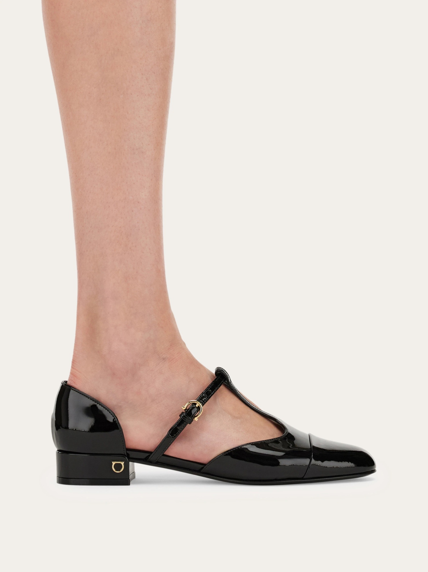 Ferragamo Linette Leather T-strap Ballerina Flats In Black
