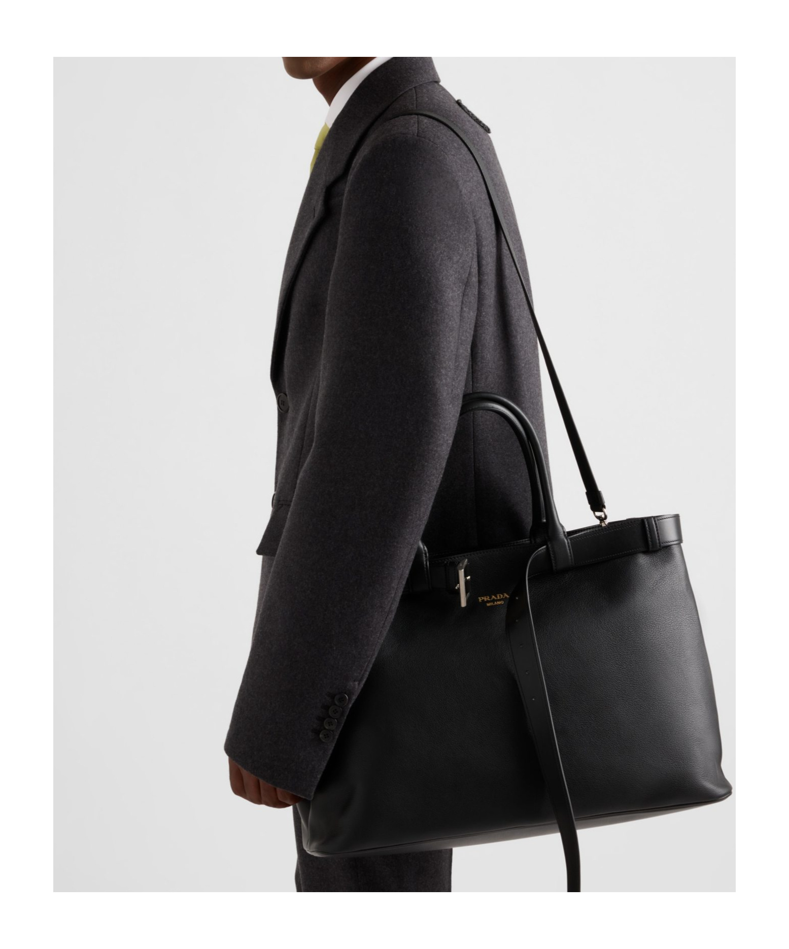 Prada Mittelgrosse Double Belt Handtasche In Black