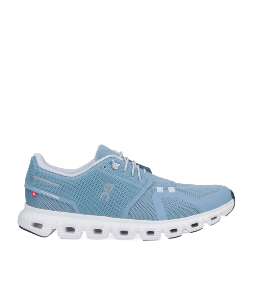 On Running Low-top Trainers In Blue