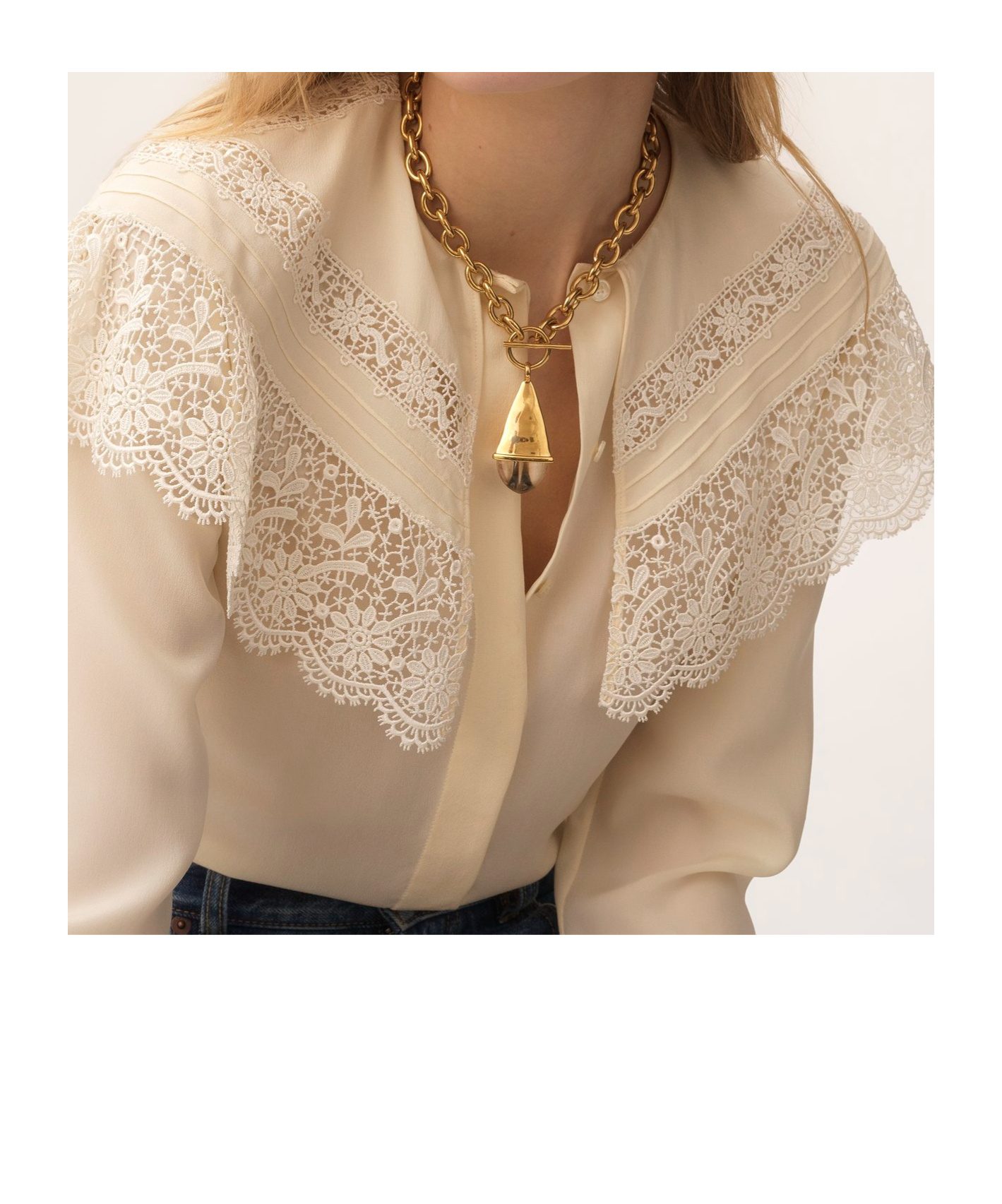 Chloé Prism Necklace With Chain Frame And Pendant Detail In Gold