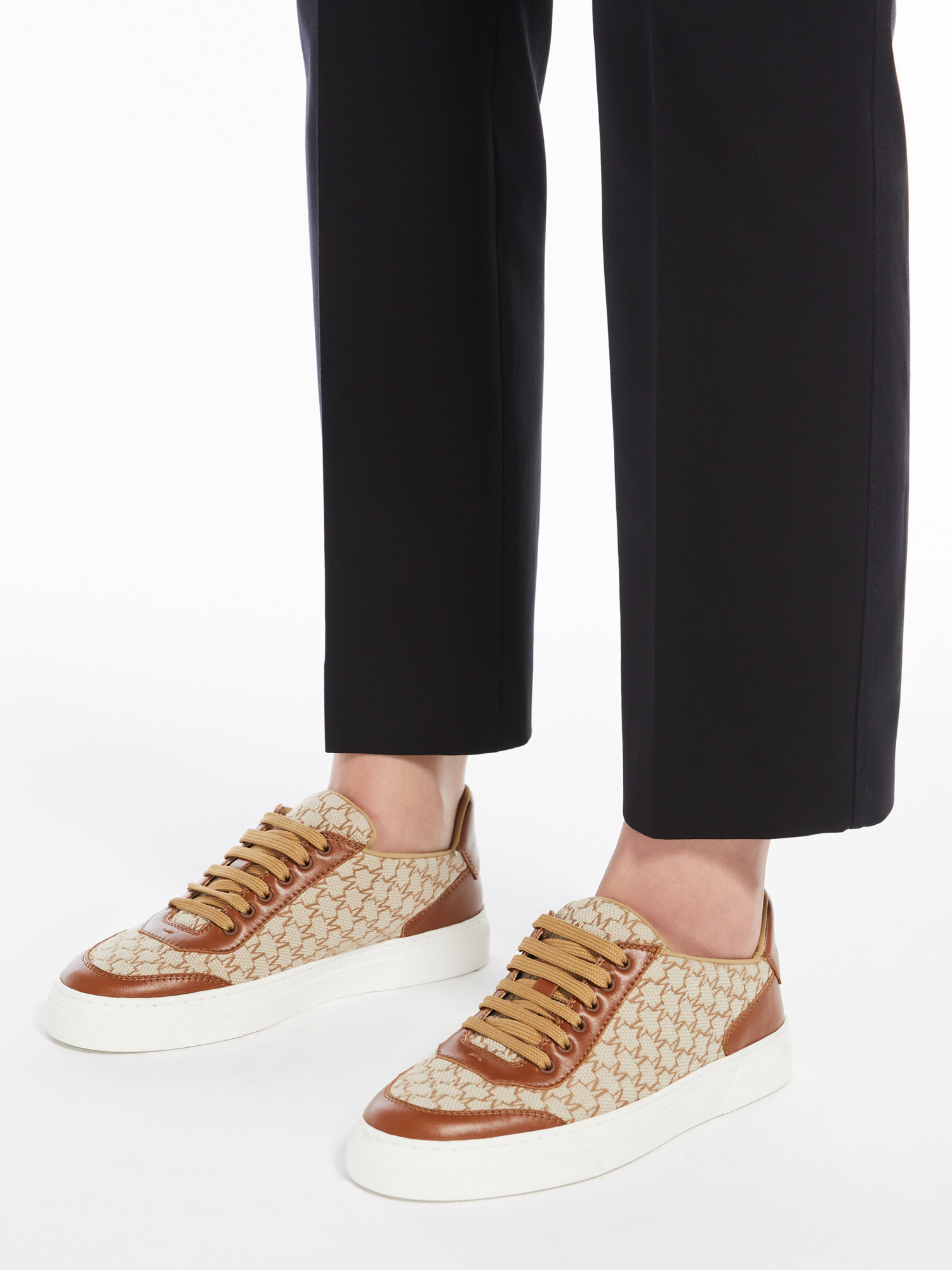 Max Mara Jacquard Lettering Low-top Sneakers In Nude
