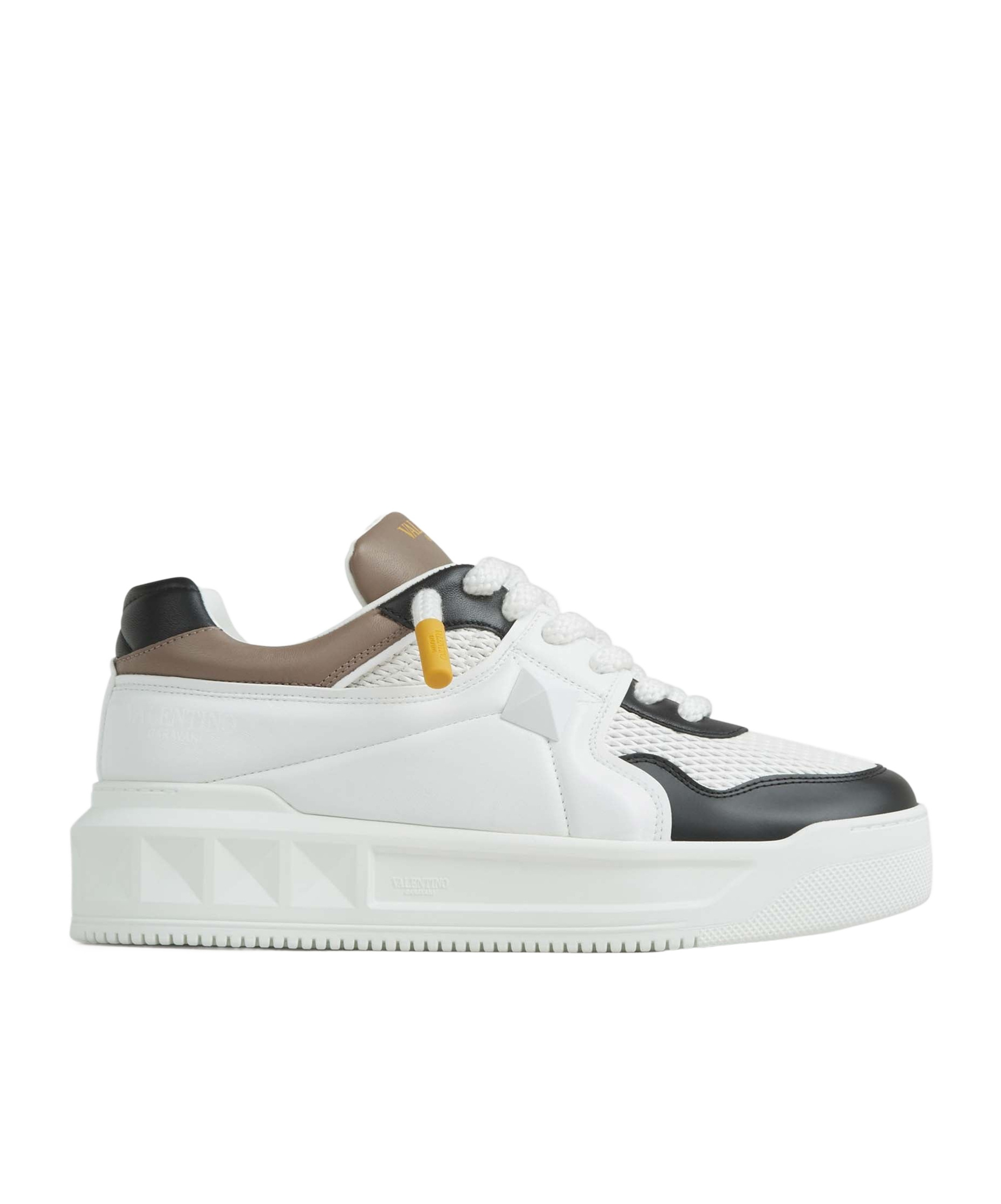 Valentino One Stud Xl Low-cut Casual Shoes In White