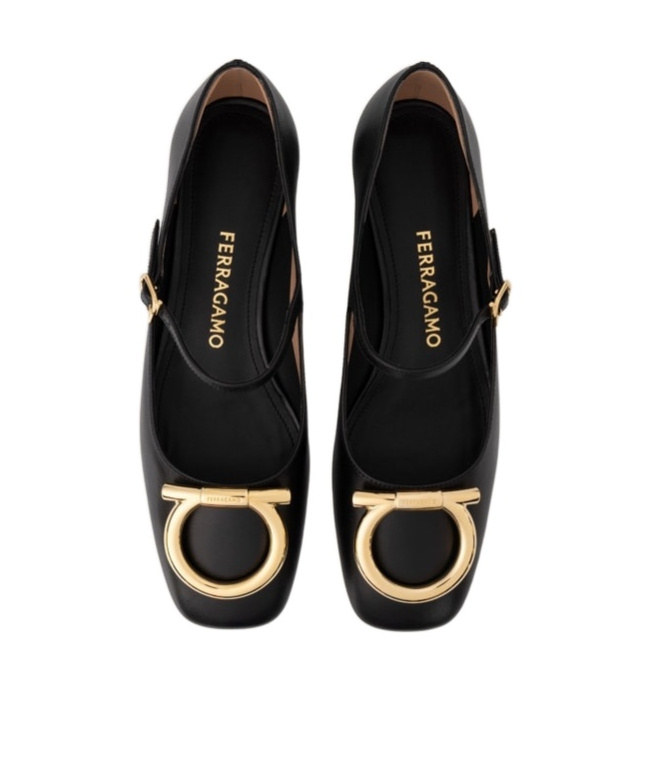 Ferragamo Buckle Strap Leather Ballerina Shoes In Black