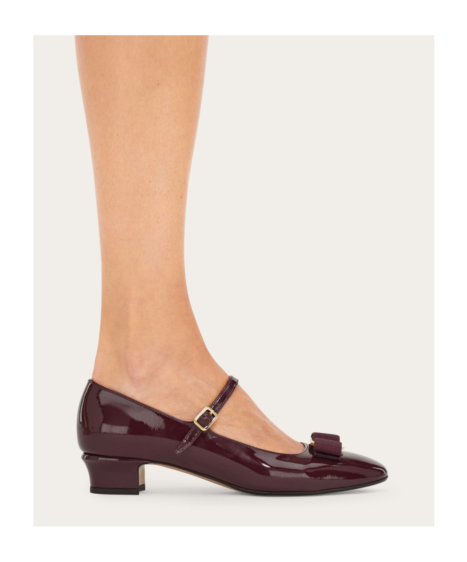 Ferragamo Mary Jane With Vara Bow In Black