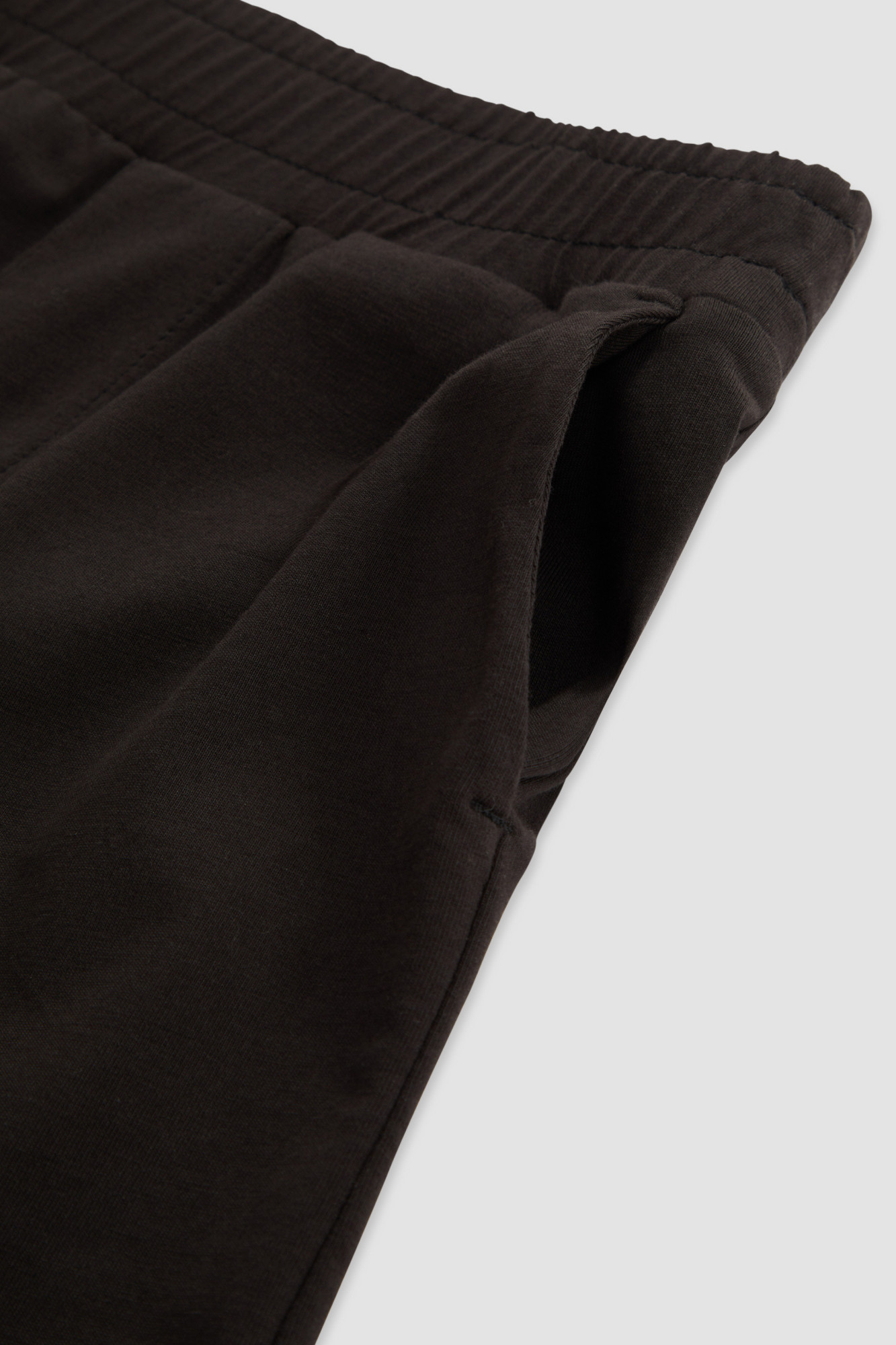 Moncler Elastic Waist Shorts In Black