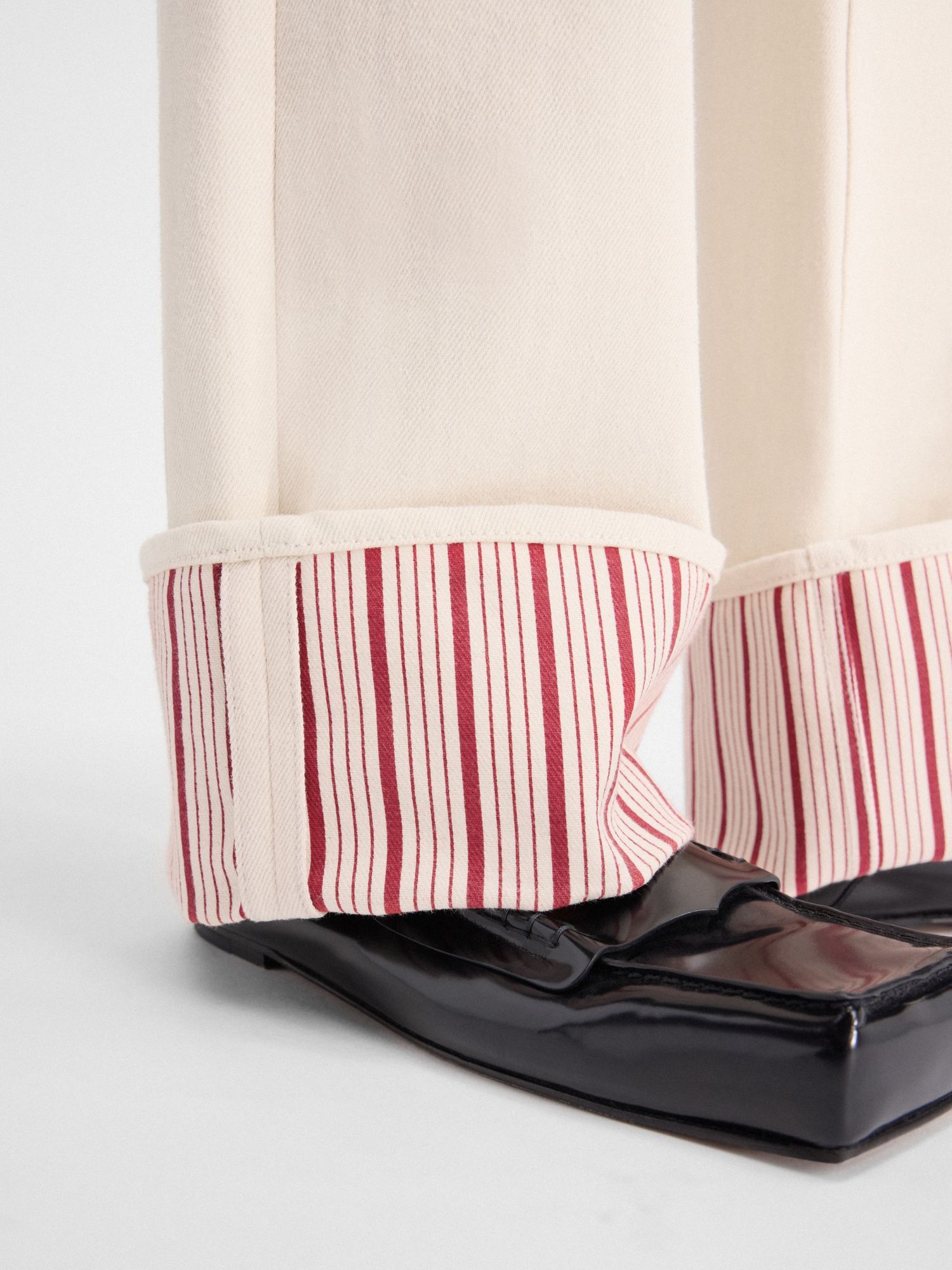 Jacquemus Off-white La Casa 'le De-nîmes Large' Jeans In White