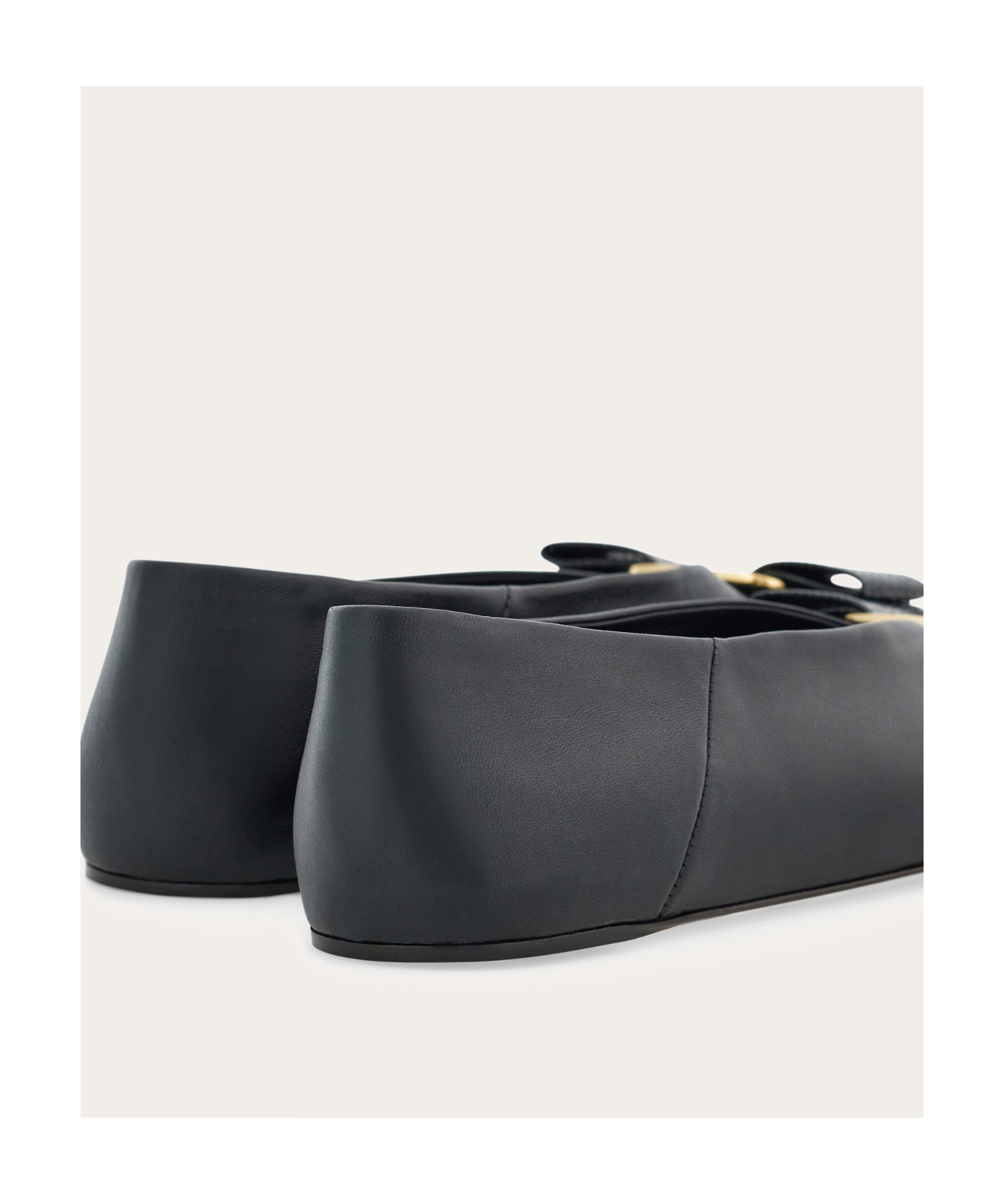 Ferragamo Vara Bow Ballet Flats In Black