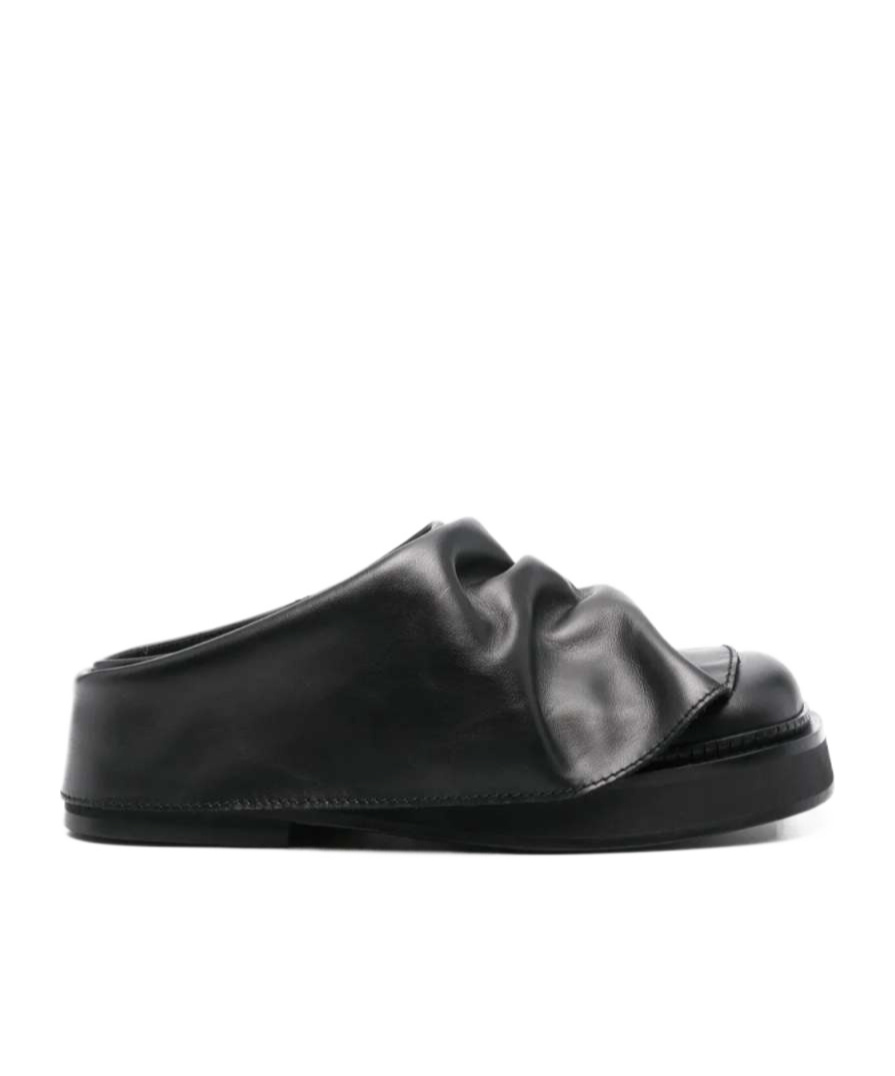 Attico Square Toe Muller Shoes In Black