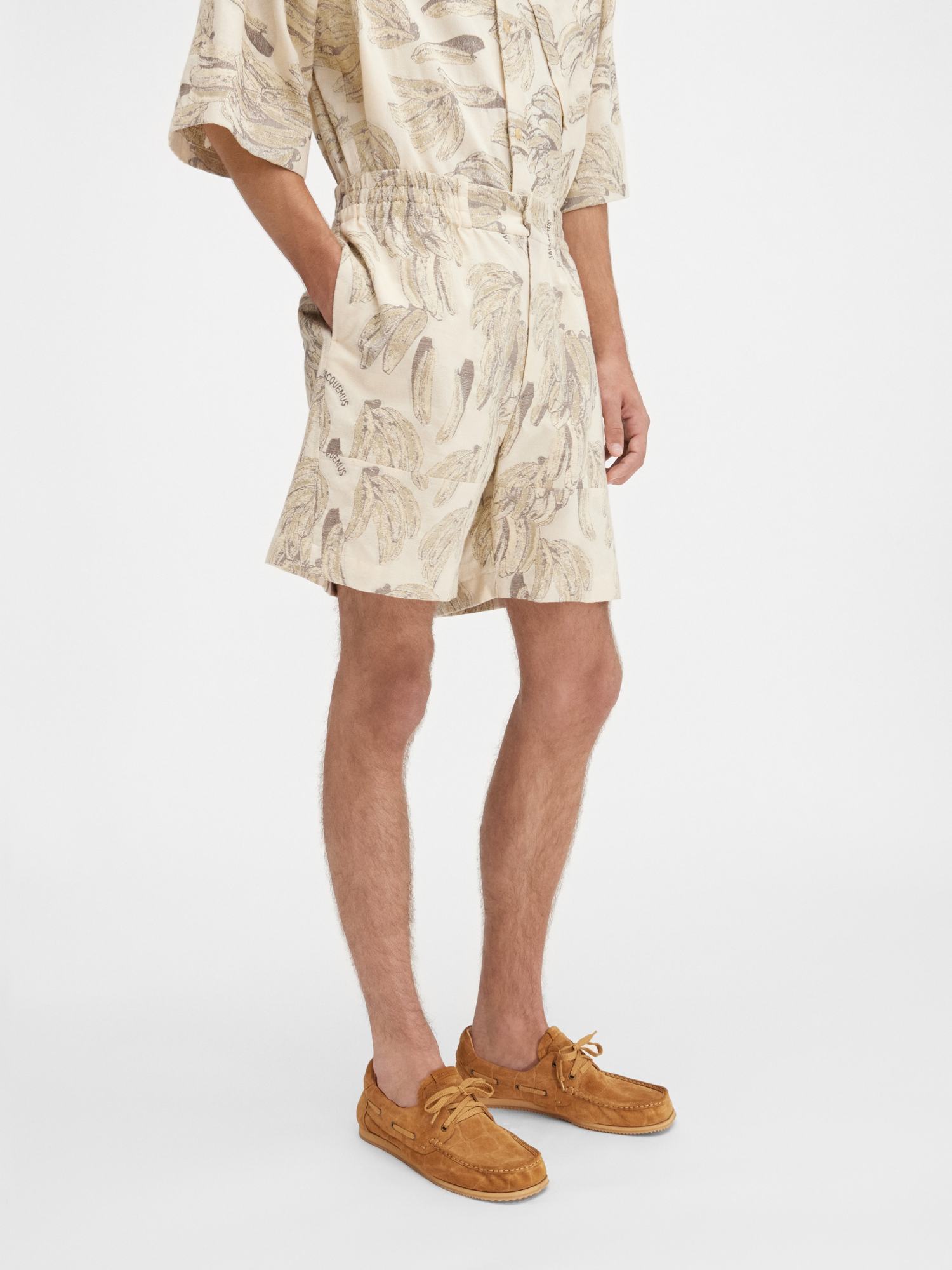 Jacquemus Aloe Bermuda Shorts In Nude