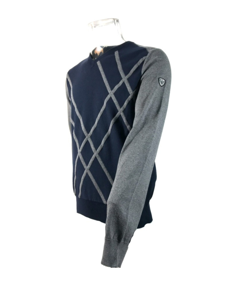 Ea7 Small V-neck Long-sleeved Sweater In Black
