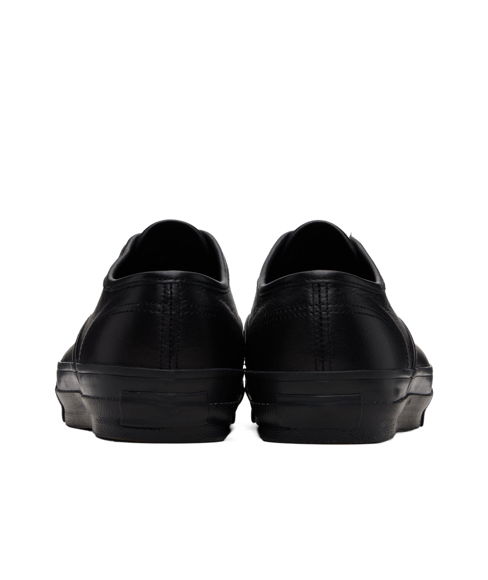 Comme Des Garçons Round-toe Low-top Casual Sneakers In Black