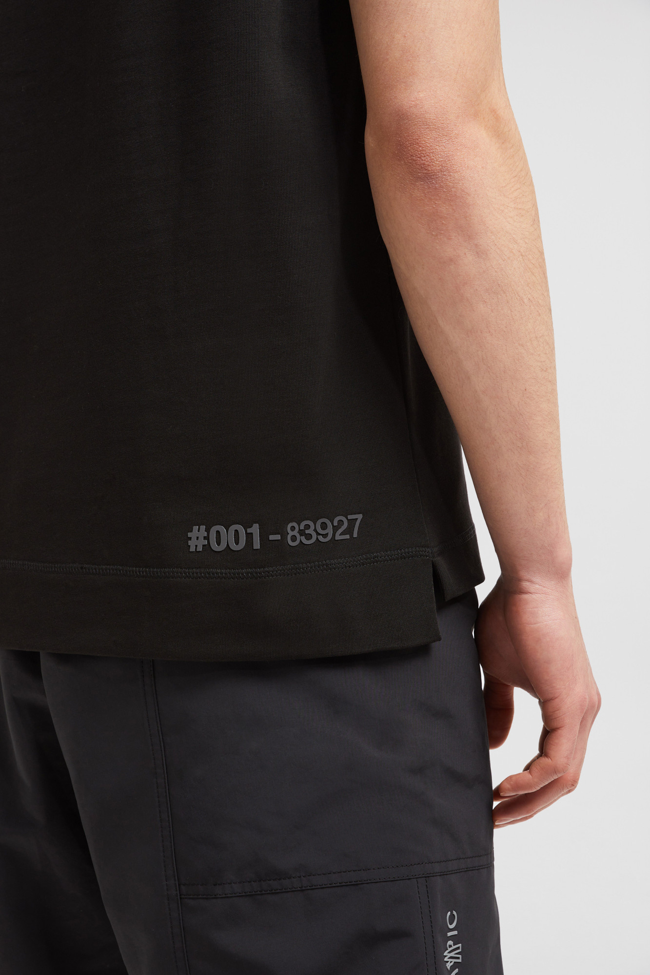 Moncler Chest Logo Print T-shirt In Black