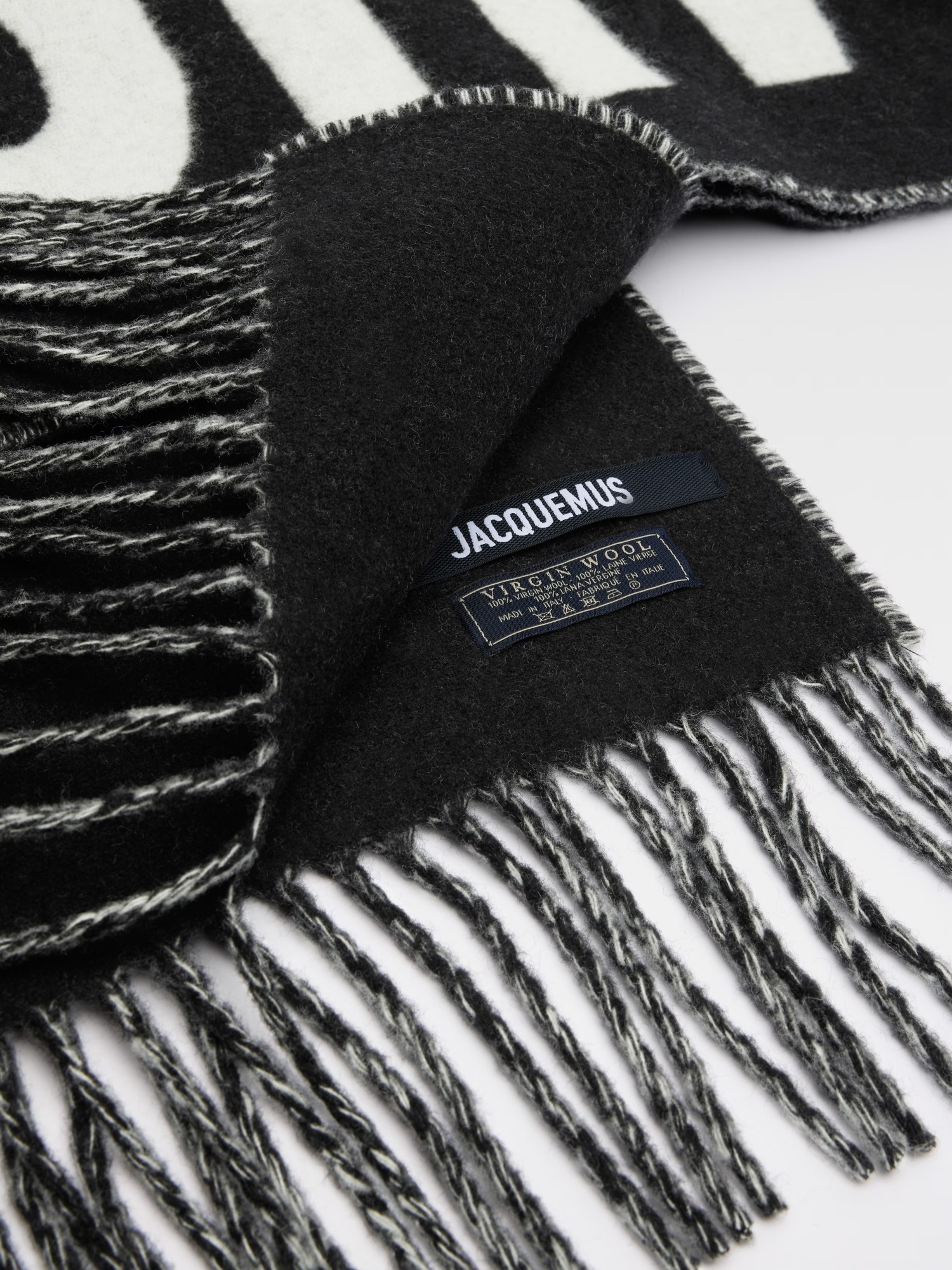Jacquemus Logo Jacquard Fringed Edge Scarf In Black