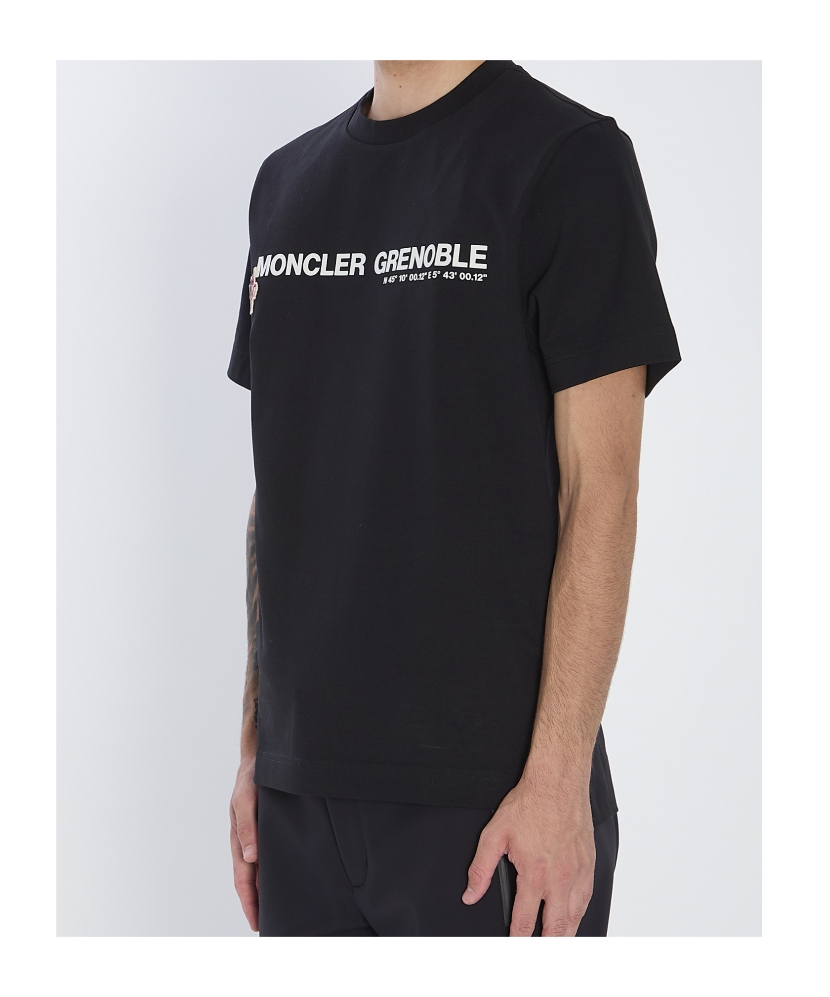 Moncler Crew Neck Short Sleeve Straight Hem T-shirt In Black
