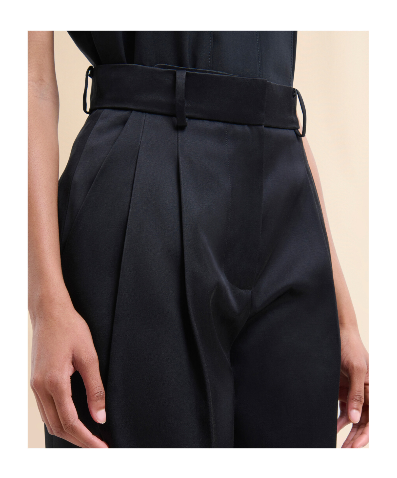 Marni Scalloped Tailored Shorts In Black