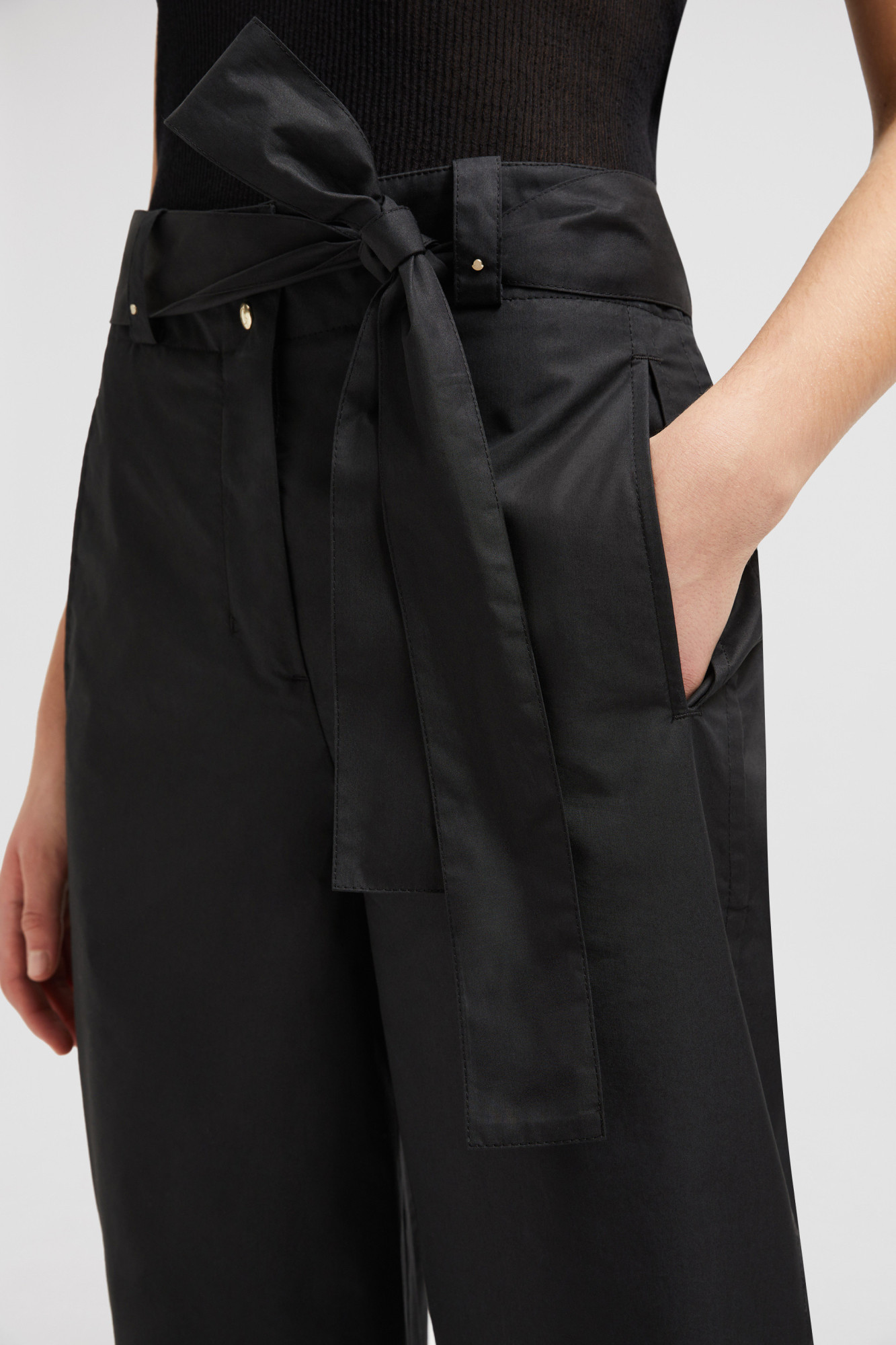 Moncler Tied-waist Trousers In Black