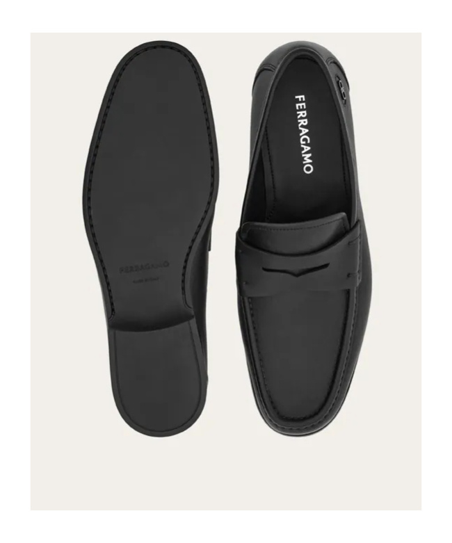 Ferragamo Round Toe Mini Gancini Buckle Loafers In Black