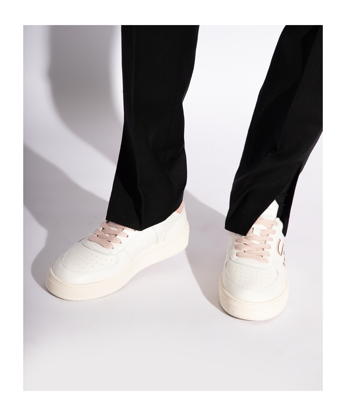 Stuart Weitzman Lace-up Low-cut Casual Shoes In White