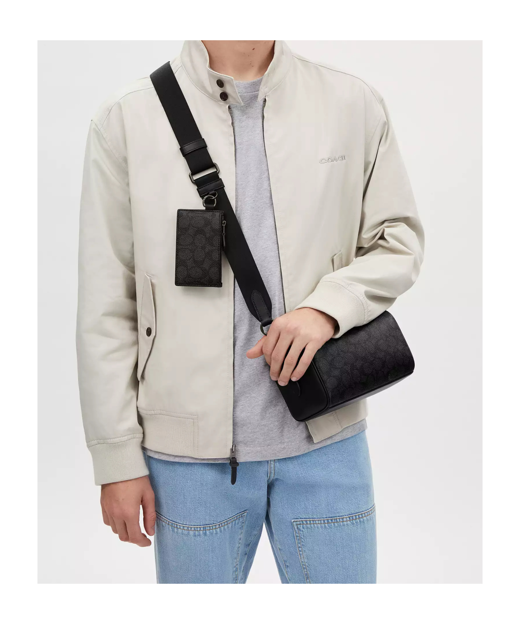 Coach Logo Shoulder Bag In Black