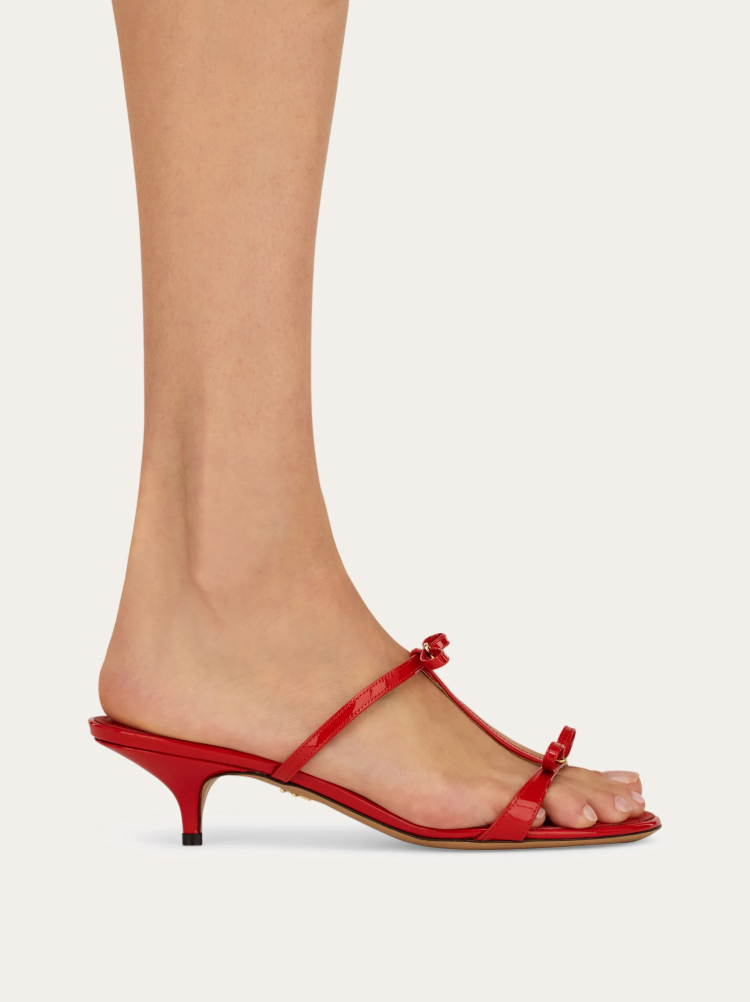 Ferragamo Bow Detail Kitten Heel Open Toe Mules In Red