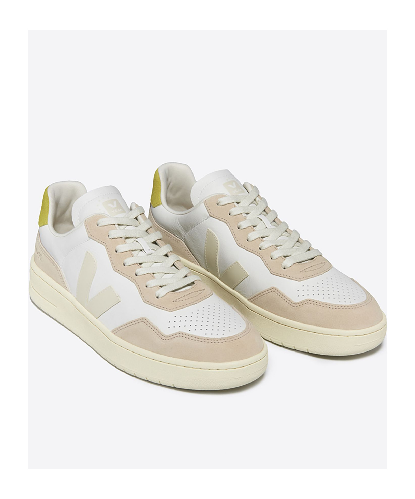 Veja V-90 Low-cut Casual Shoes In Nude