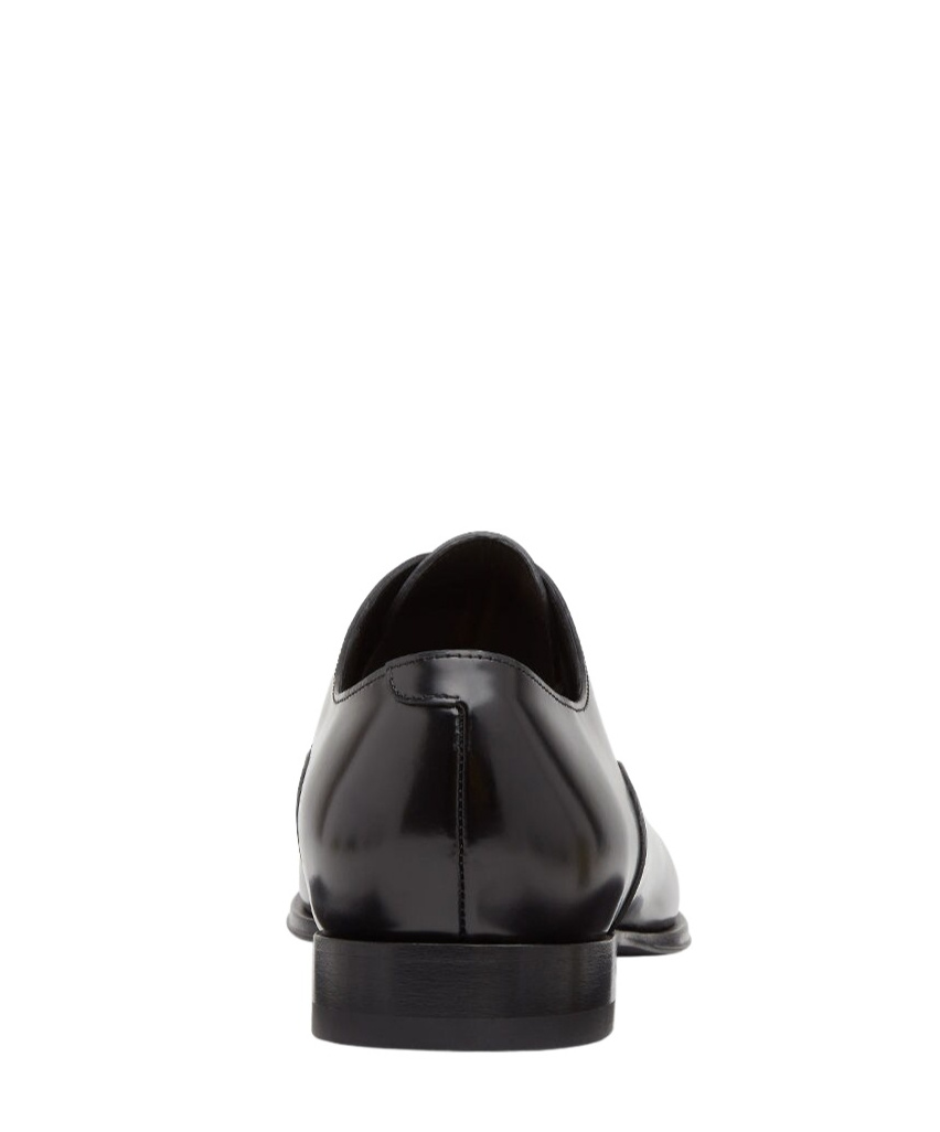 Fendi Calfskin Leather Oxford In Black