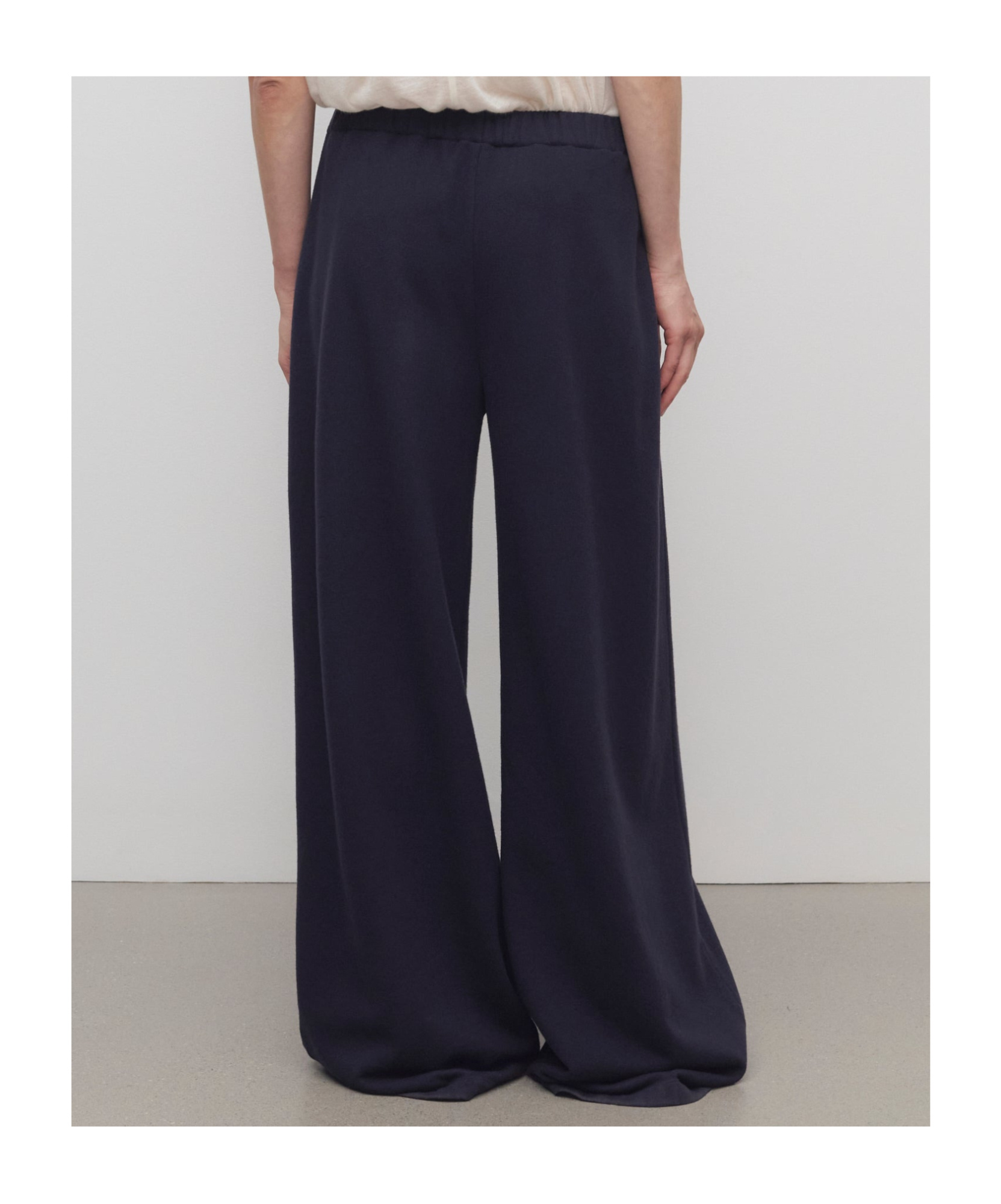 The Row Elastic Waist Sweatpants In Black