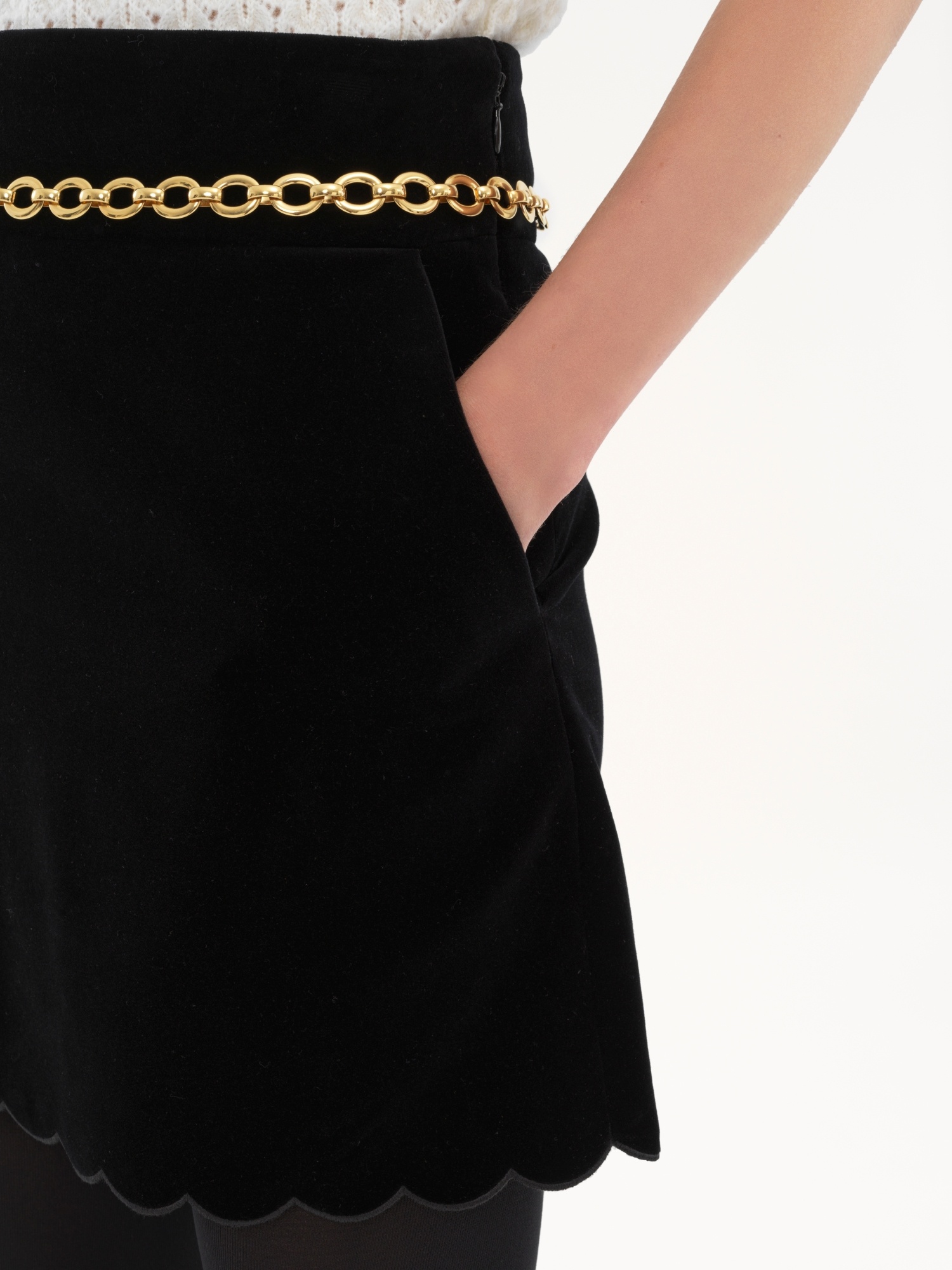 Chloé Velvet Scallop-rimmed Mini Skirt In Black