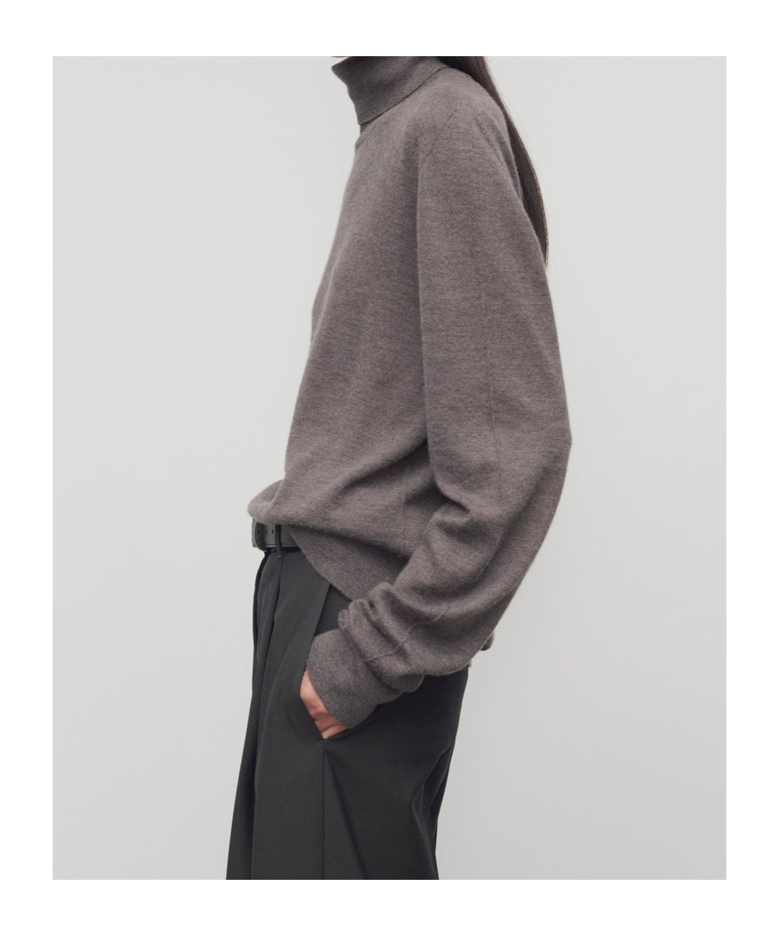The Row Lizzy Cashmere Turtleneck Sweater In Brown