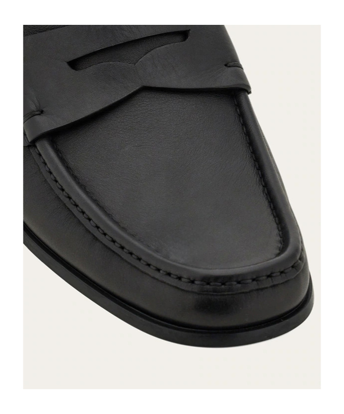 Ferragamo Round Toe Mini Gancini Buckle Loafers In Black
