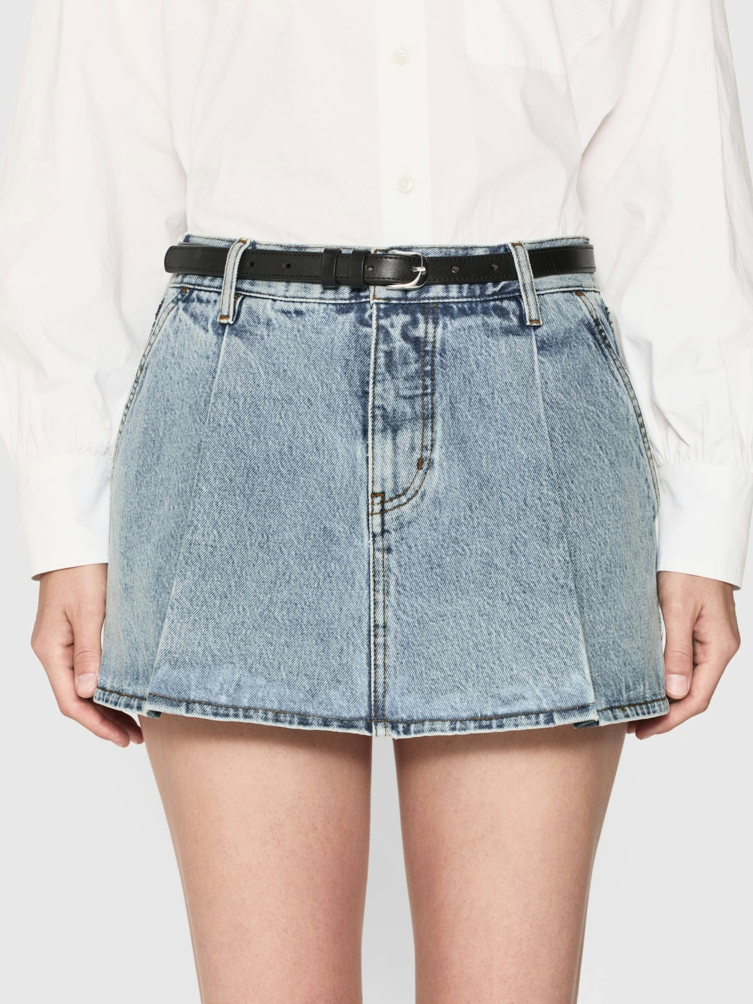 Frame Low Rise Denim Skirt In Blue