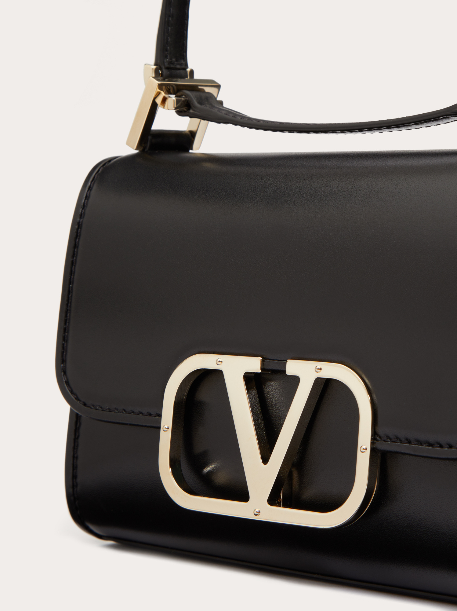 VALENTINO GARAVANI SMALL VLOGO TYPE SHOULDER BAG