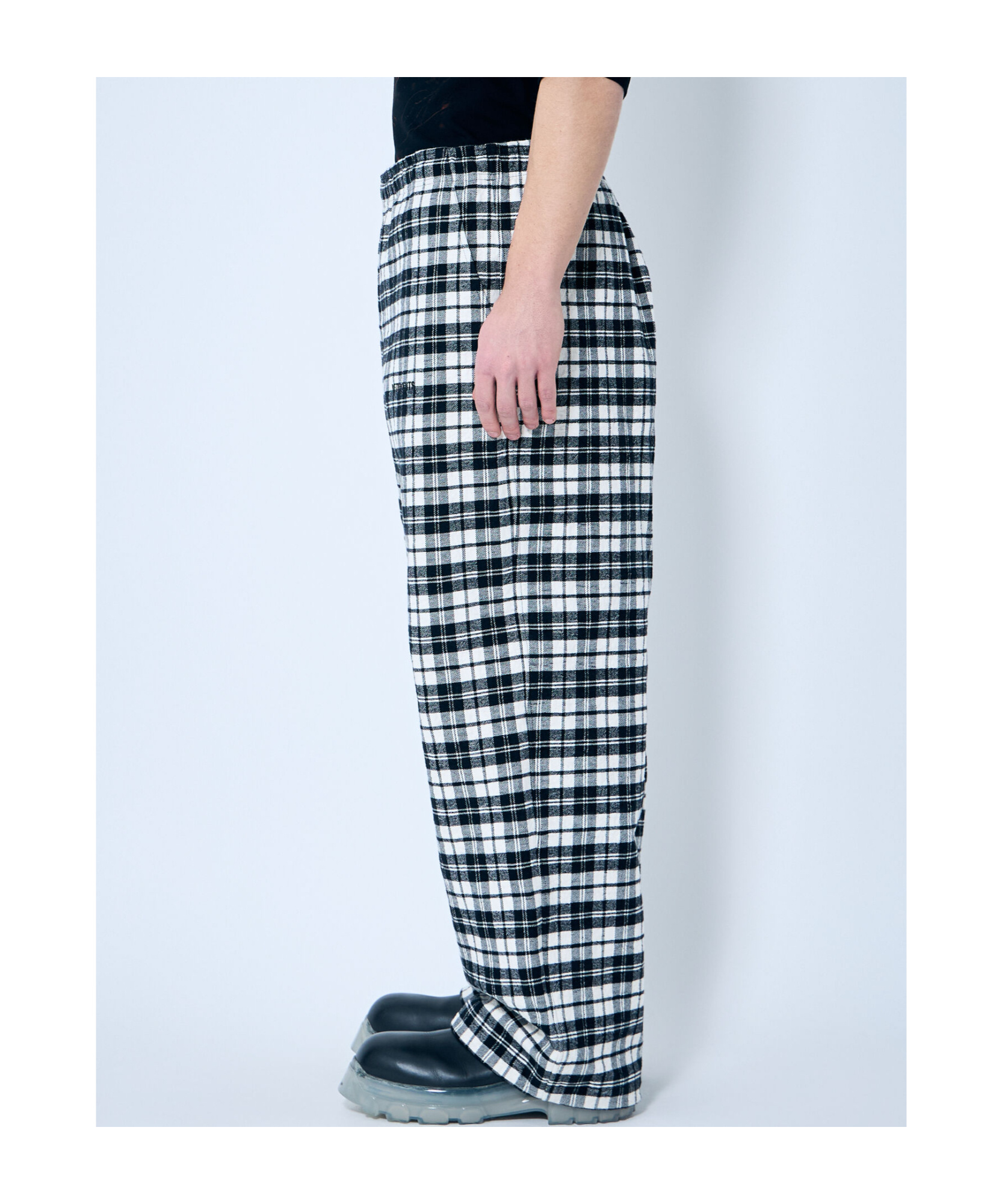 Vetements Men Metalized Wrinkled Pyjama Pants In Black