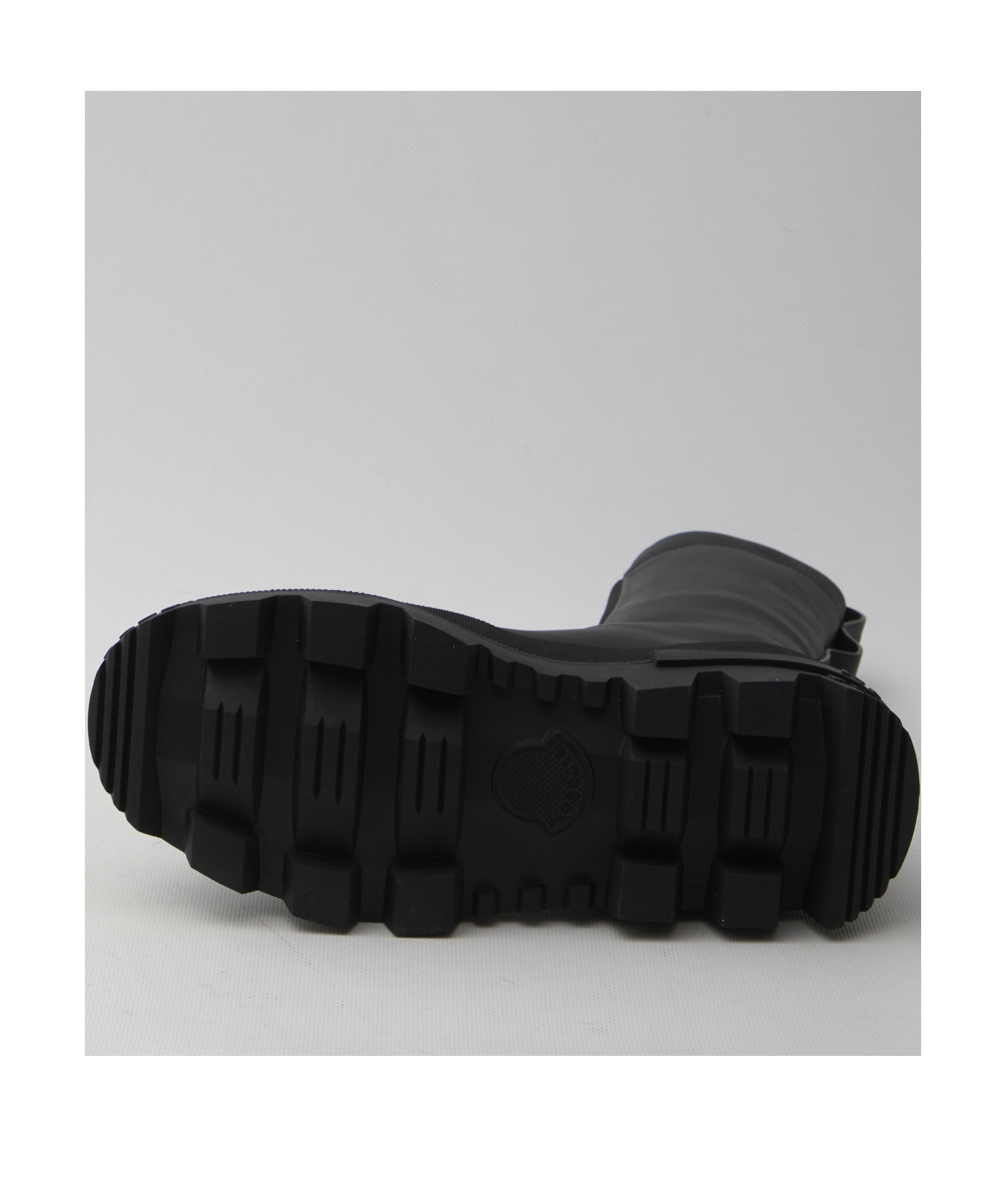 Shop Moncler Round-head Short Boots In Black